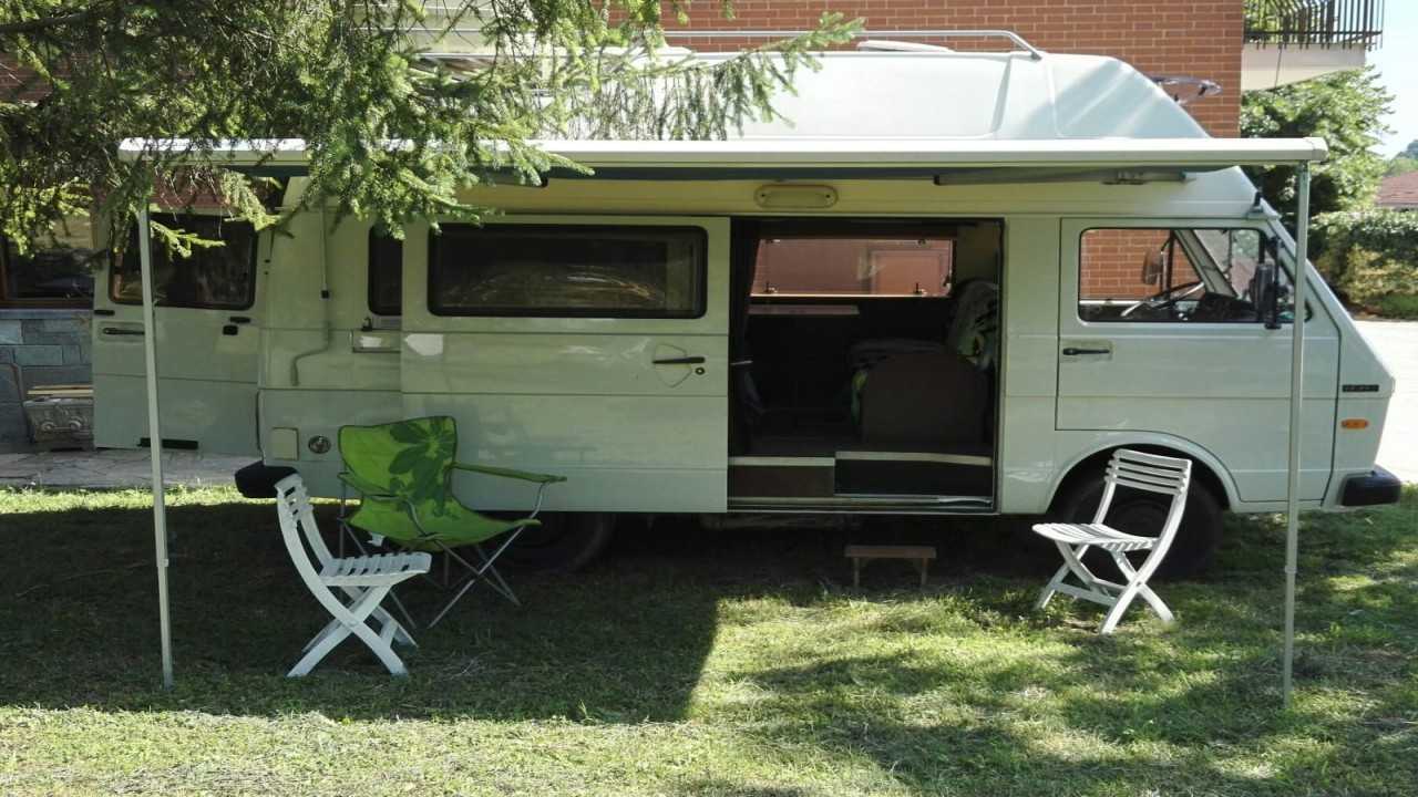 Vintage camper van in the country garden