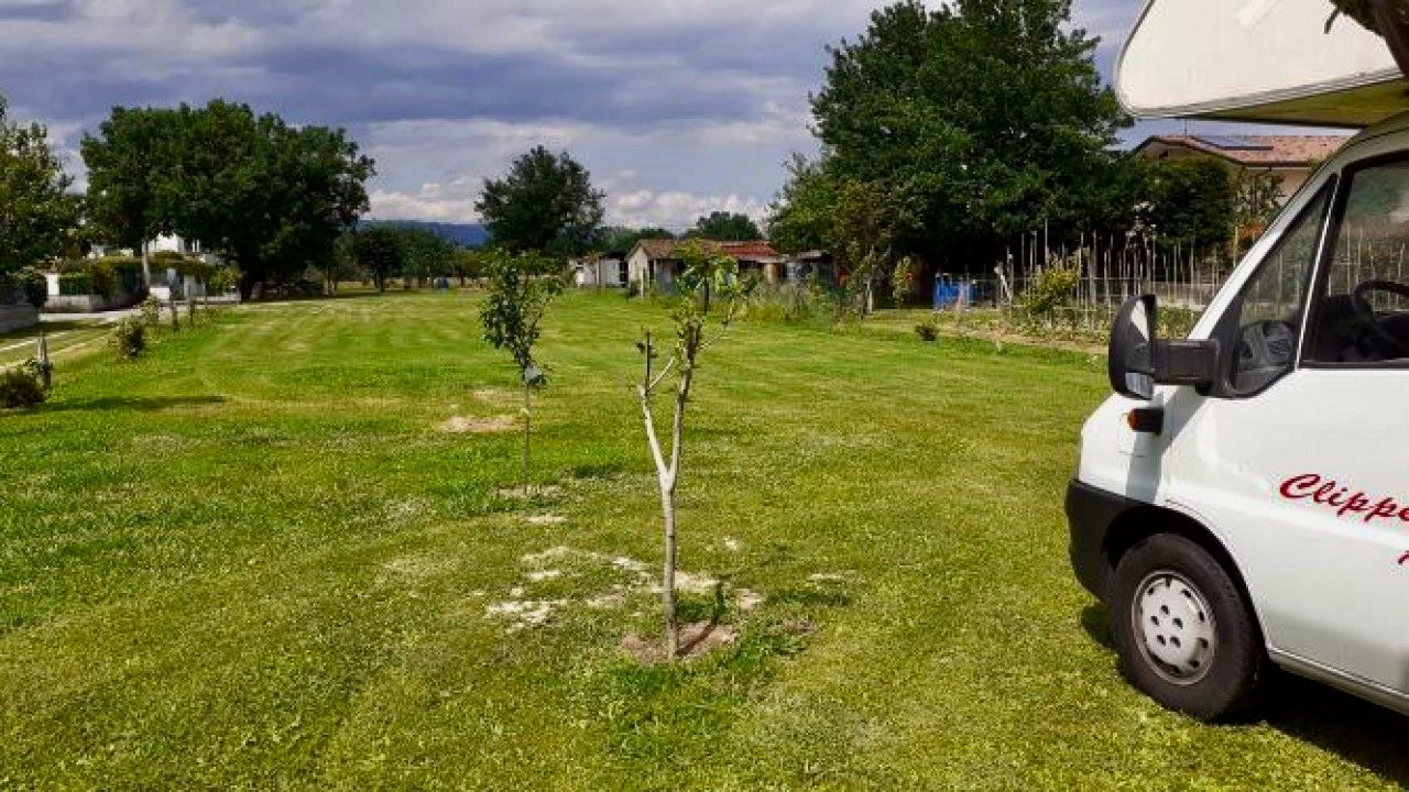 Il Giardino della Francigena: Relax e Storia in Provincia di Lucca