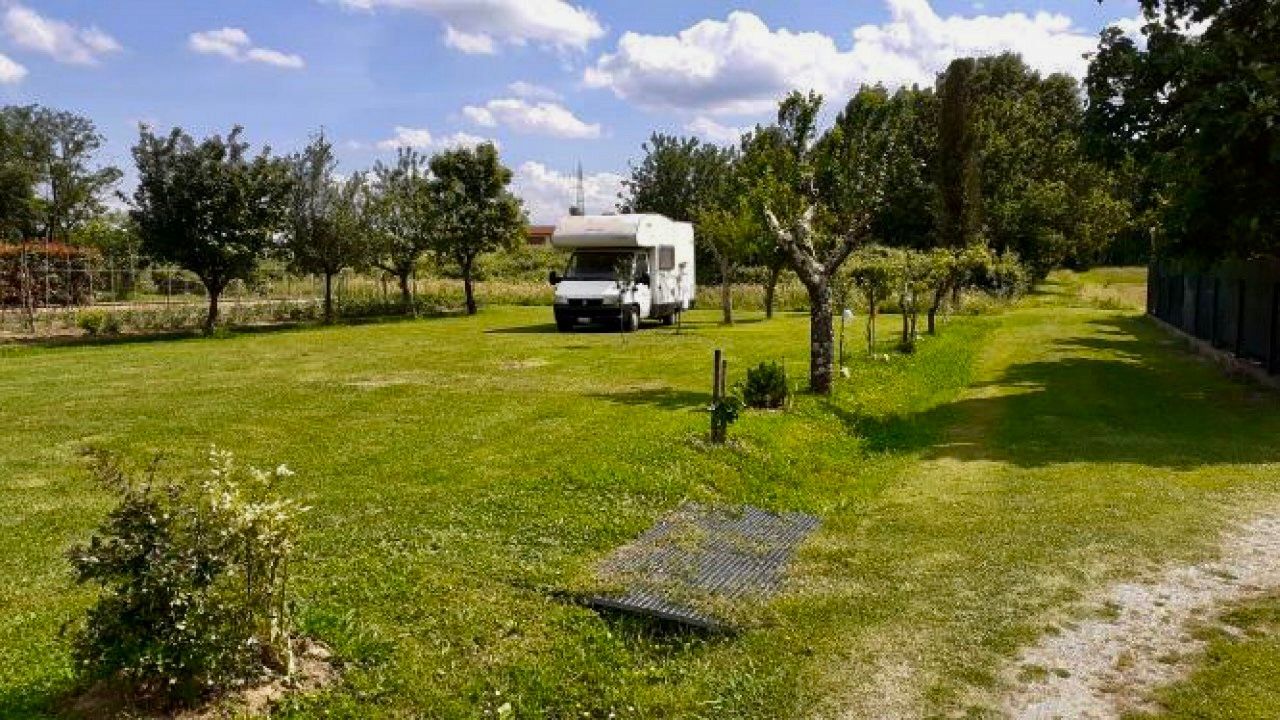 Il Giardino della Francigena: Relax e Storia in Provincia di Lucca