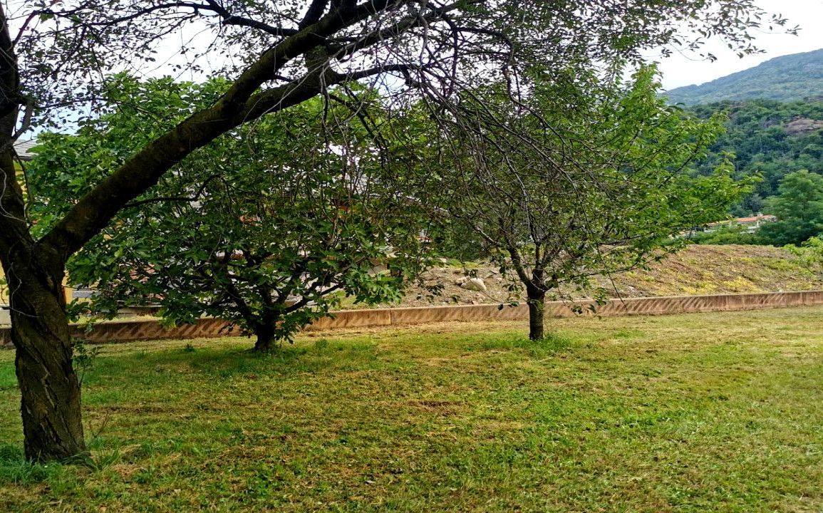 Il Giardino dell'Ostello: Un'oasi di relax e natura a Borgofranco D'Ivrea