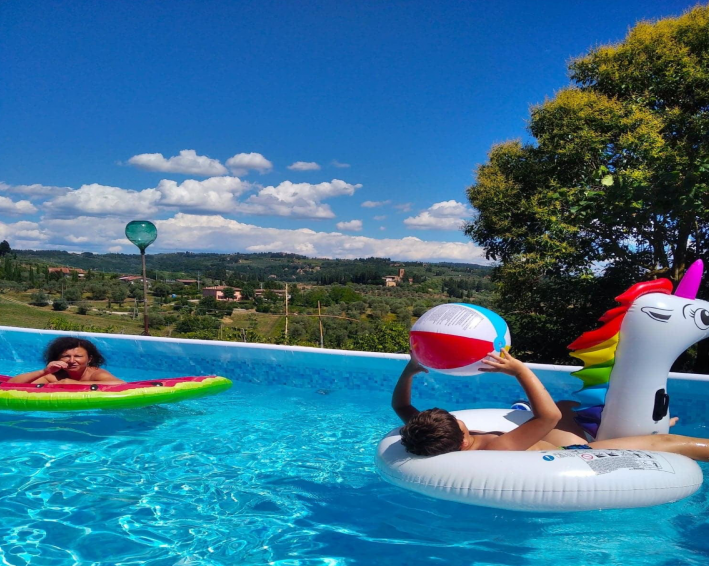 Il Pino: Camping between Sunflowers and the Certaldo Hills