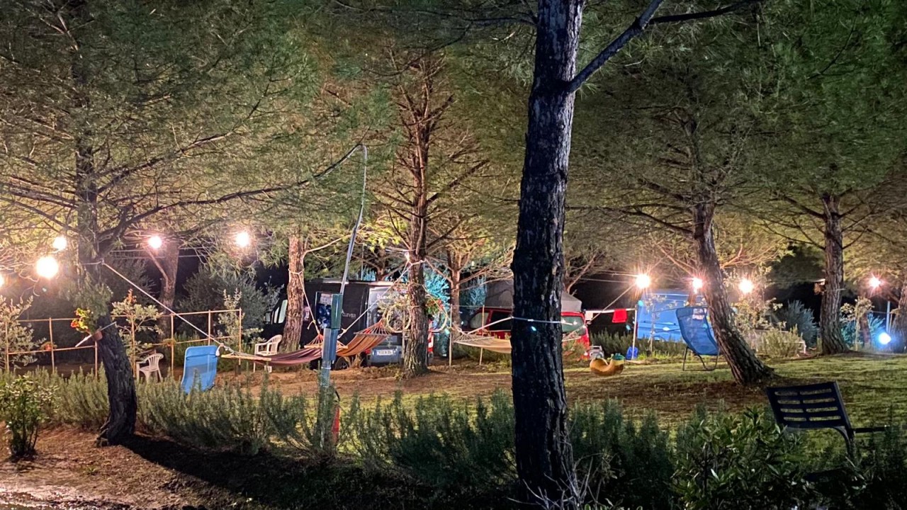 Piazzole all'ombra naturale nel cuore della Toscana