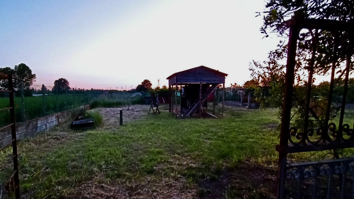 Privates Grundstück mit großem Garten in einer sehr ruhigen Gegend