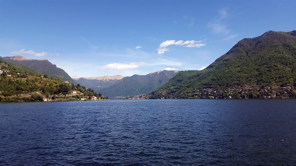 Glamping avec piscine avec vue sur le lac