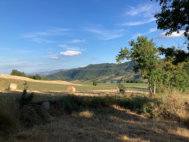 Auf den Feldern des Bologneser Apennins