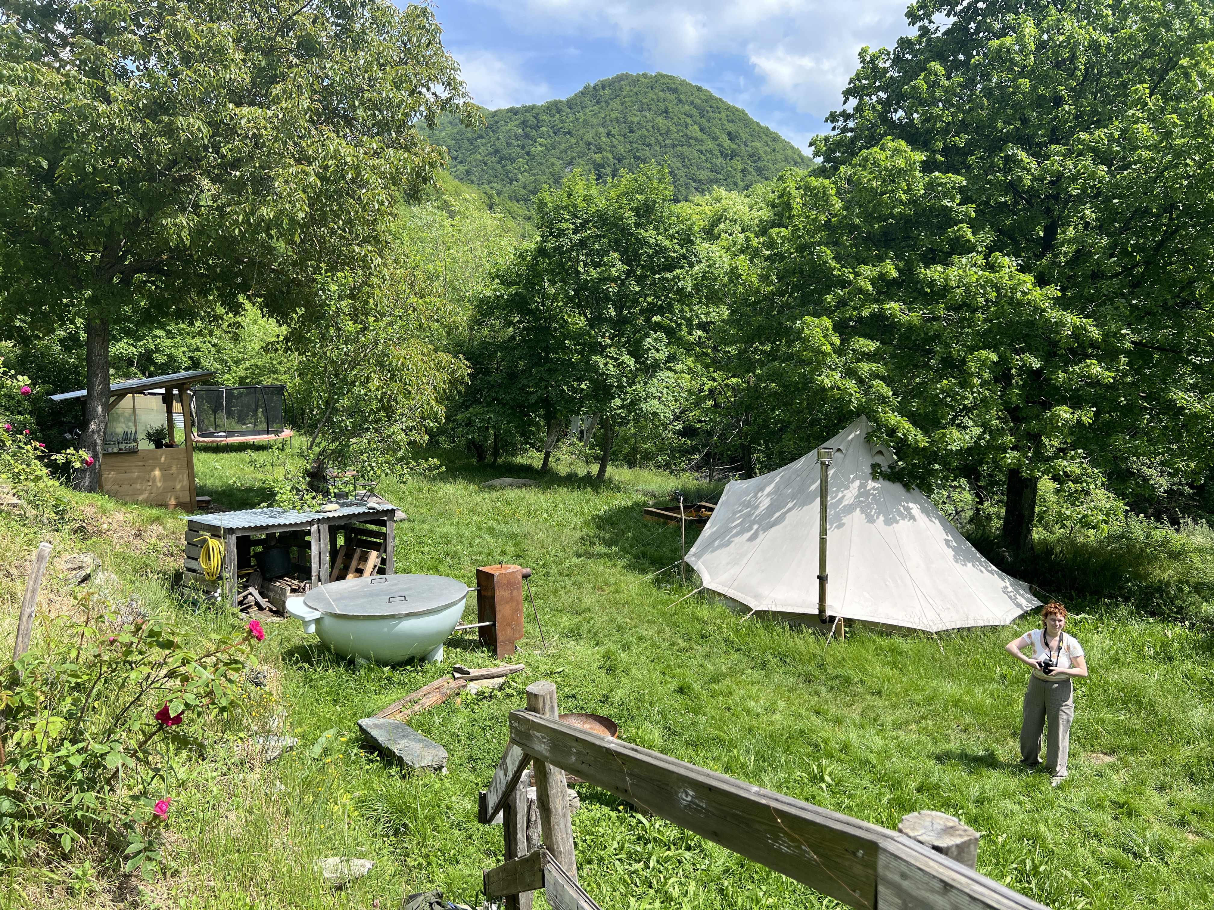 La tenda sul fiume con SPA naturale