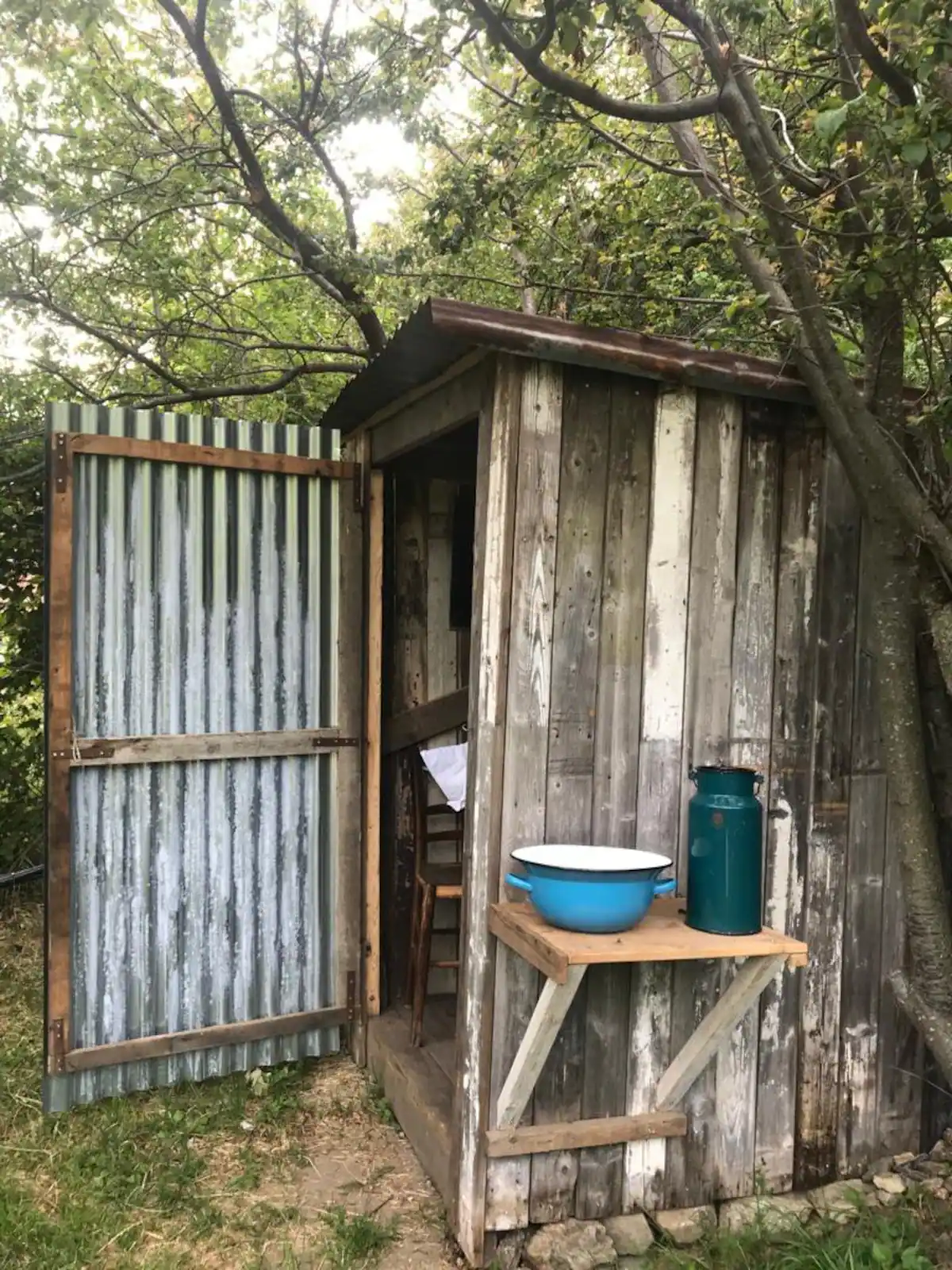 La tenda sul fiume con SPA naturale