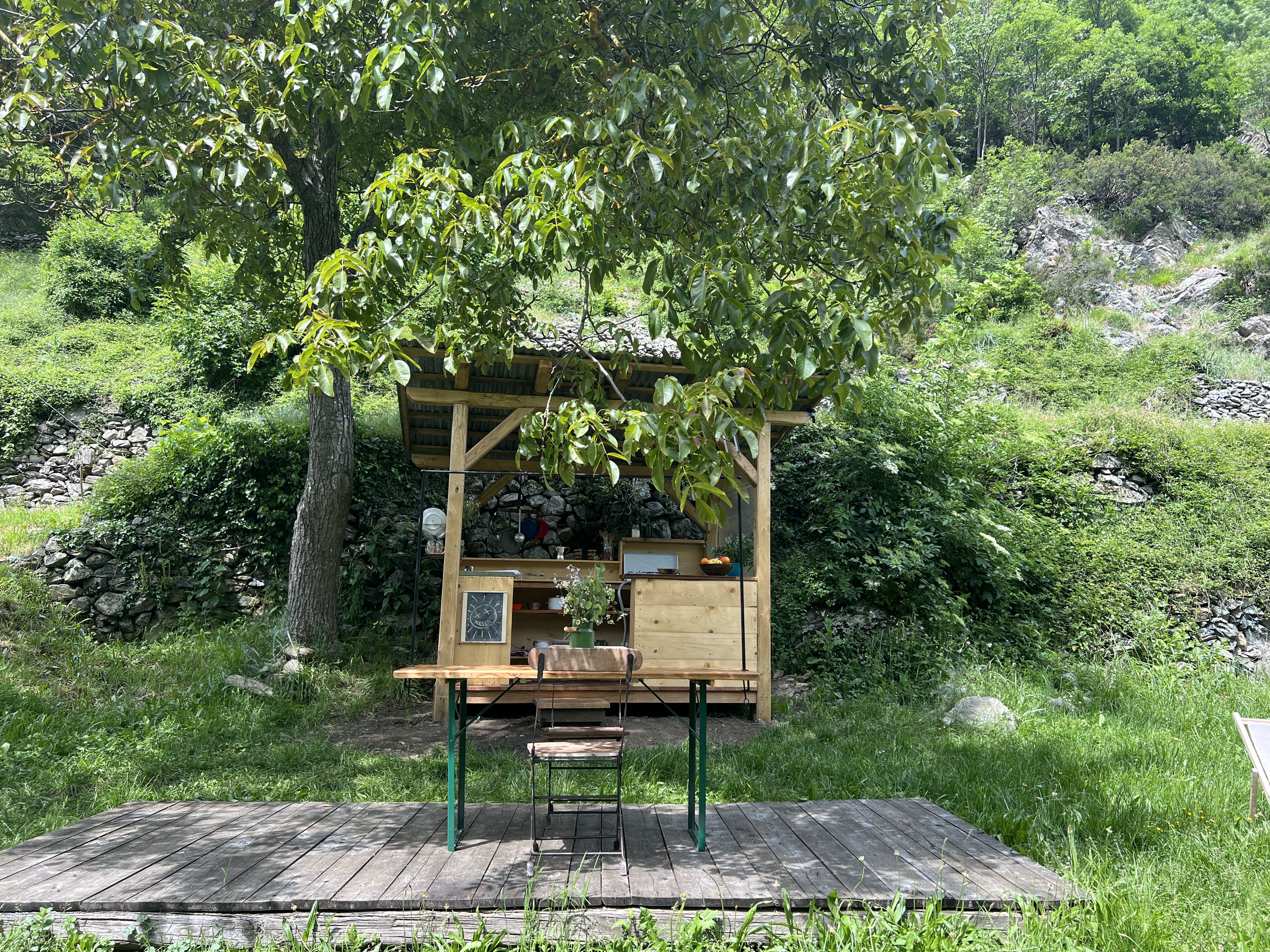 La tenda sul fiume con SPA naturale