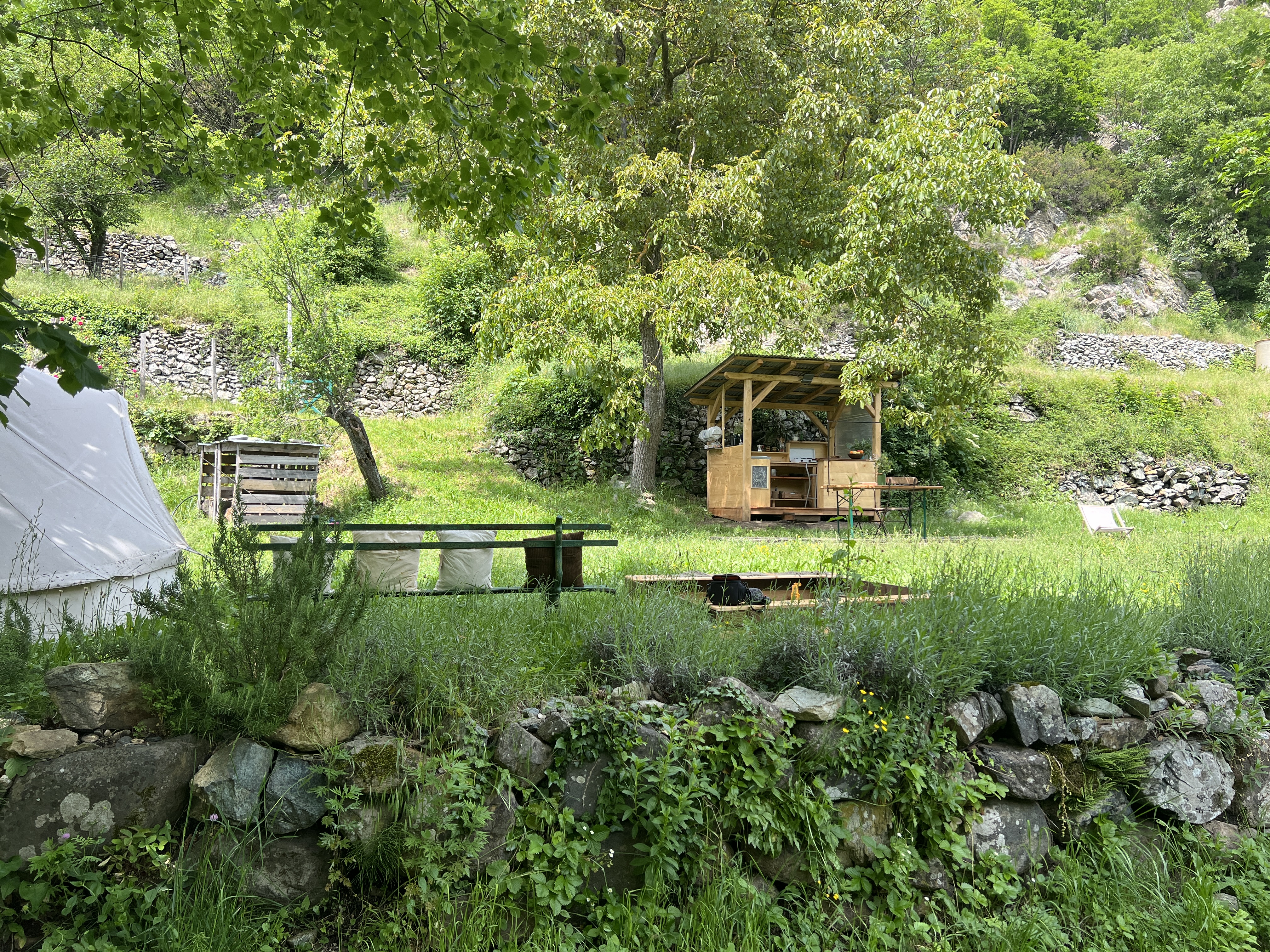 La tenda sul fiume con SPA naturale