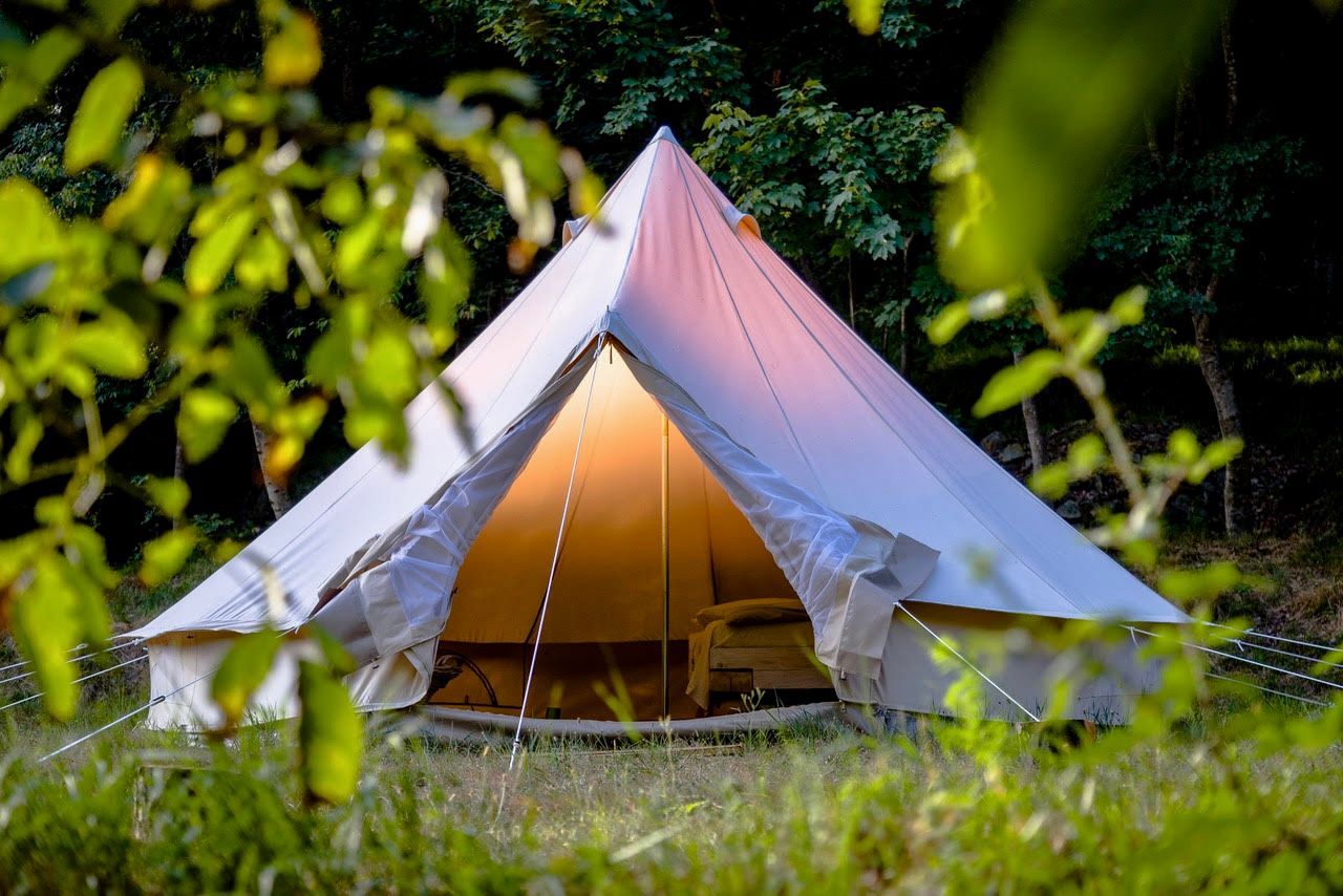 La tenda sul fiume con SPA naturale