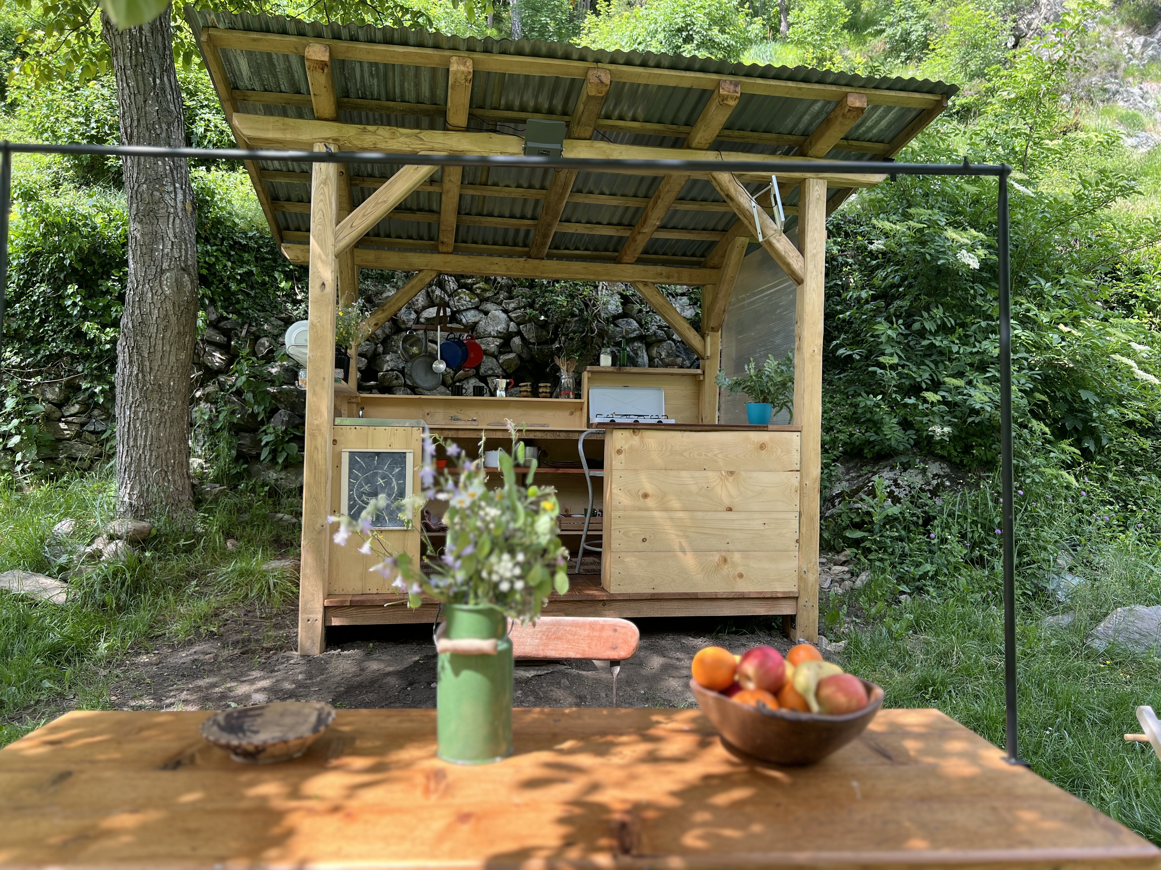 La tenda sul fiume con SPA naturale