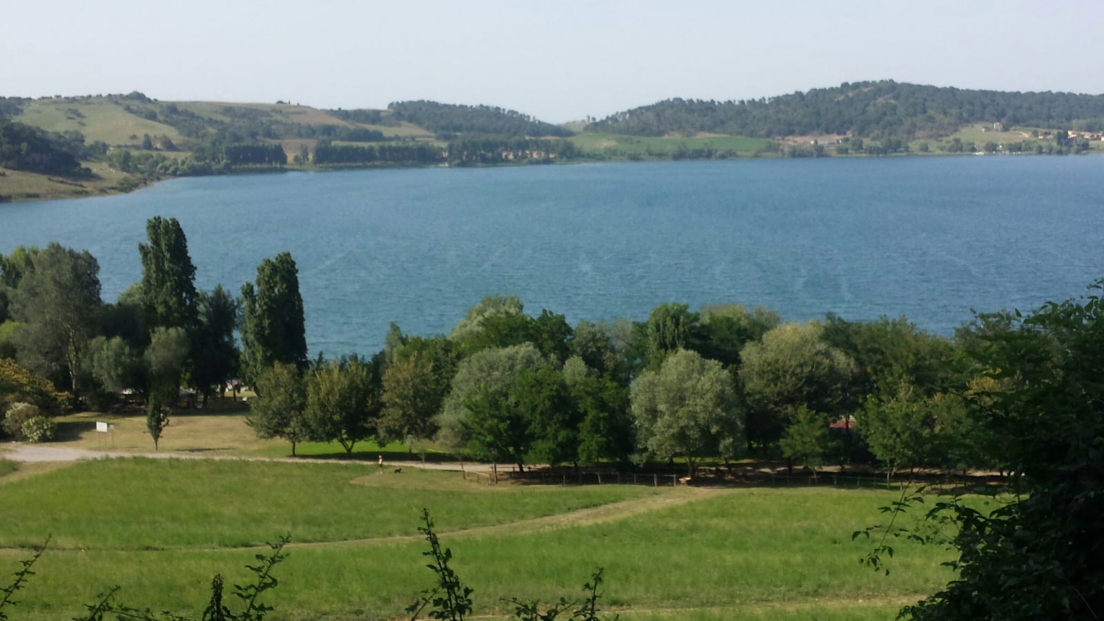 Domaine avec grands jardins au lac de Martignano