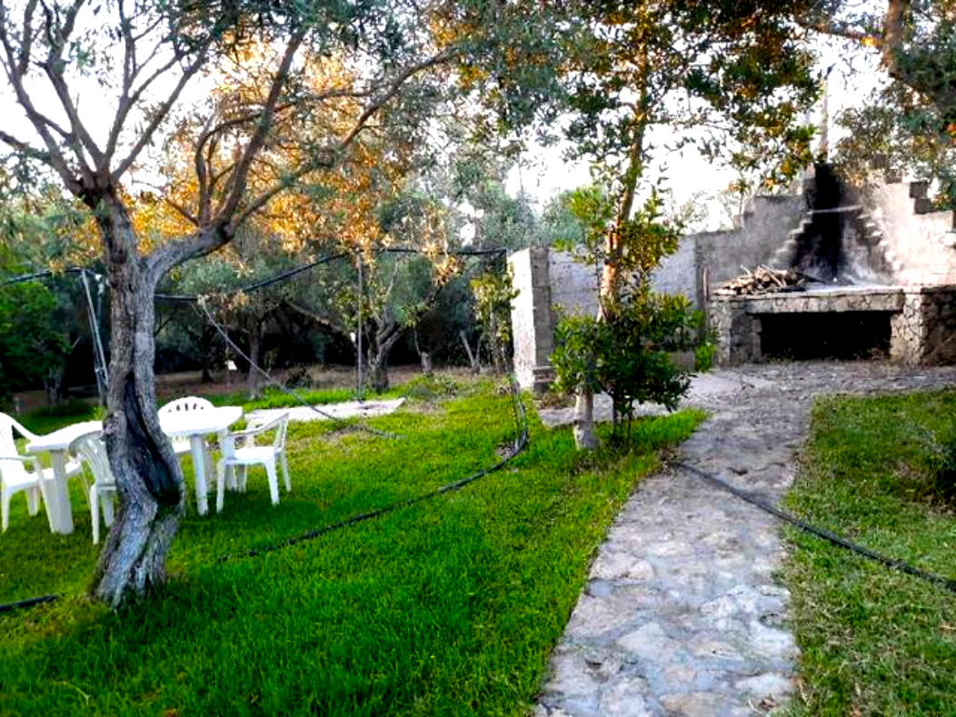 In tenda presso SJO Village in Sardegna