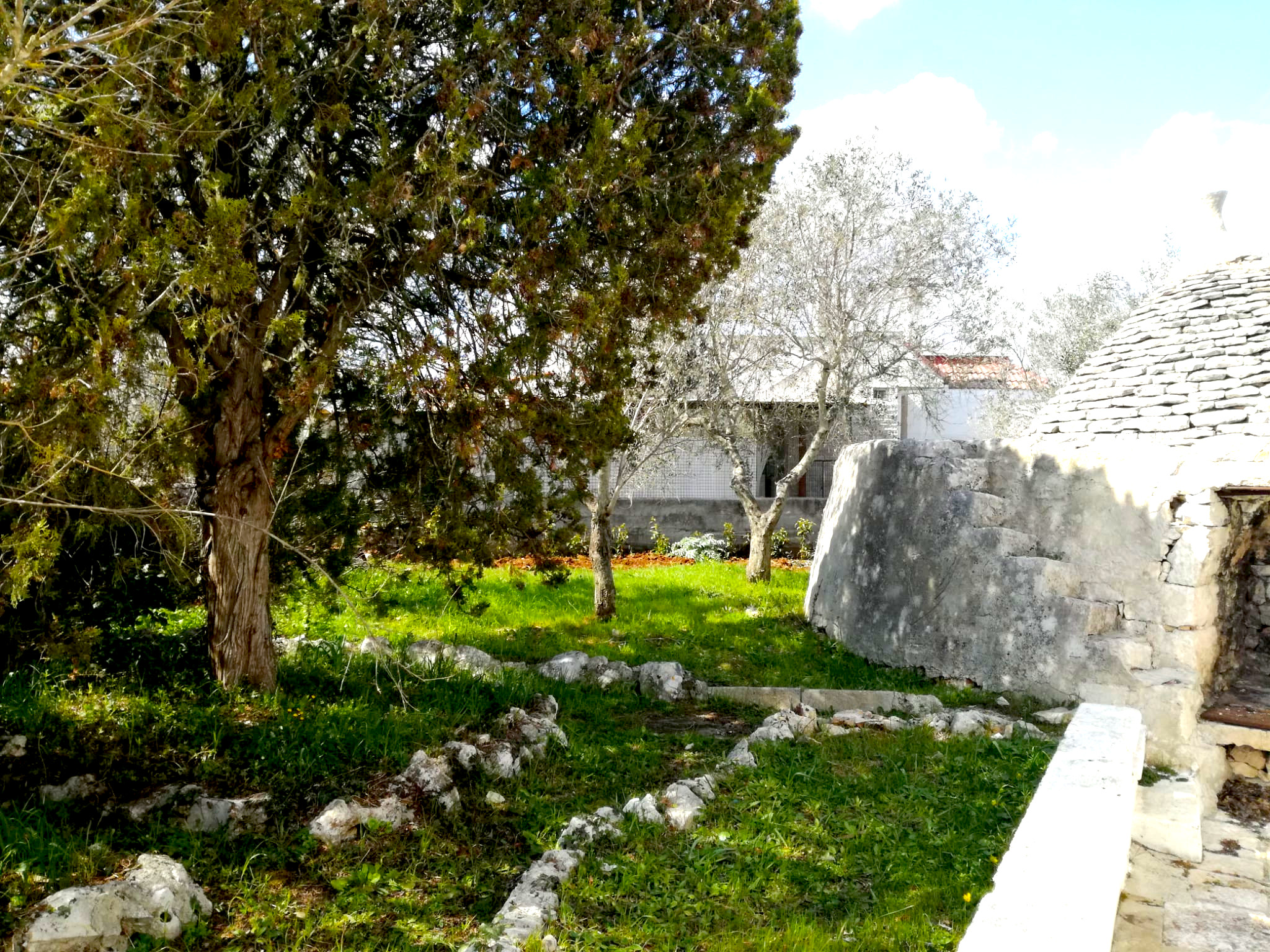 Pernotta con la tenda nella valle D'Itria