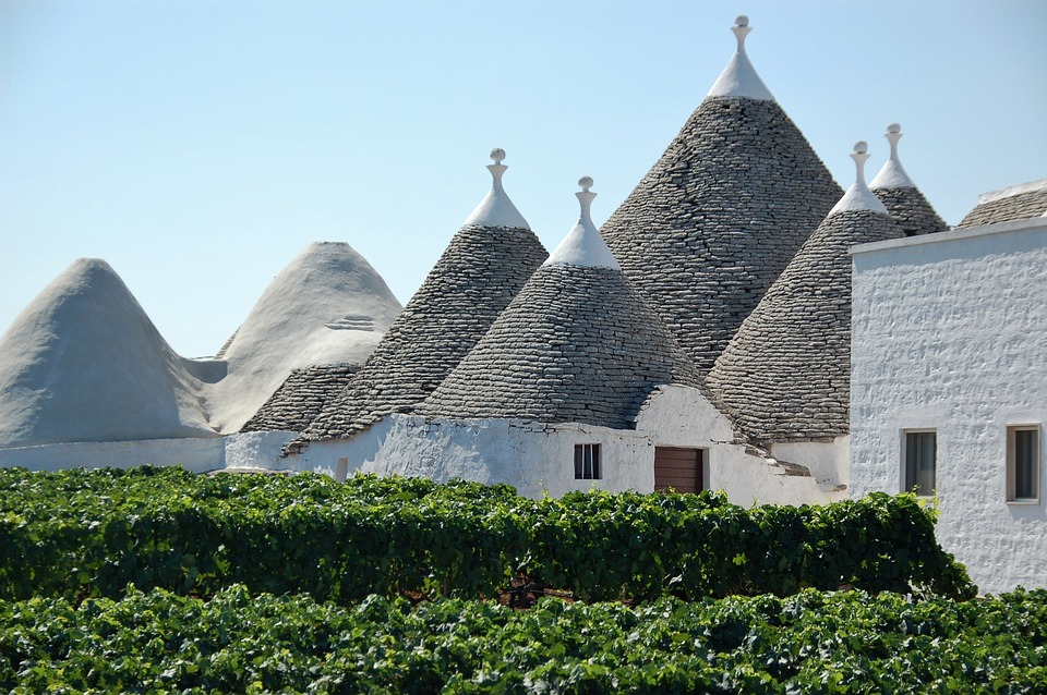Pernotta con la tenda nella valle D'Itria