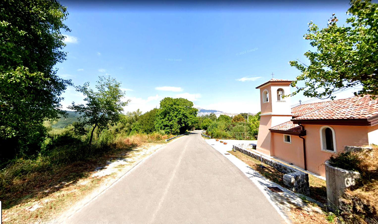 Campeggio in collina con vista verso il Monte Sirino, Lauria