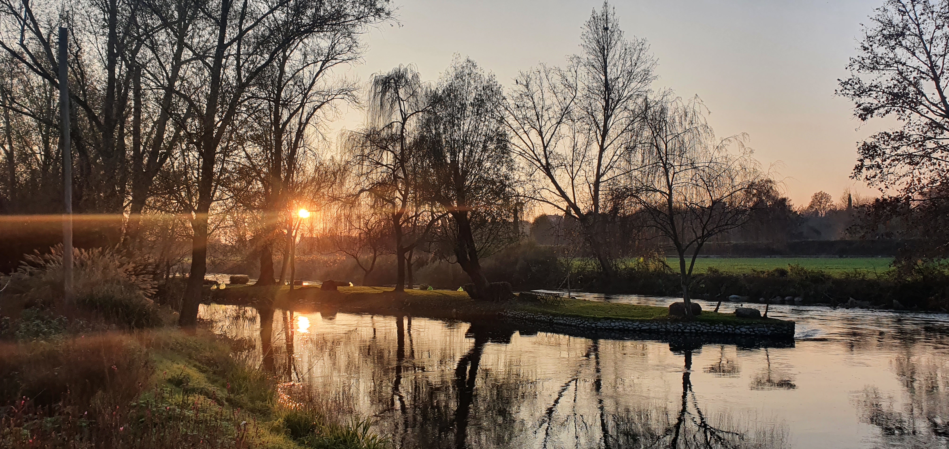 Parcheggio Camper in riva al fiume