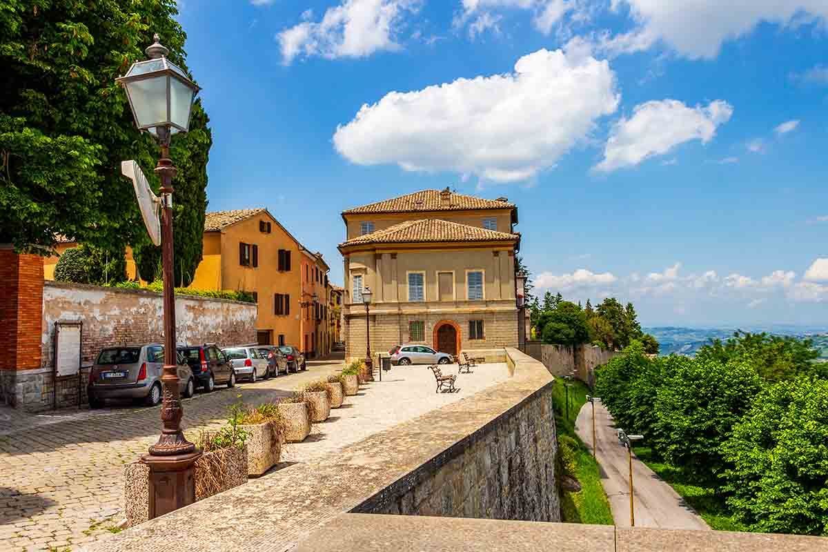 Campeggio sul Lago di Cingoli: Immersione nella Natura Marchigiana