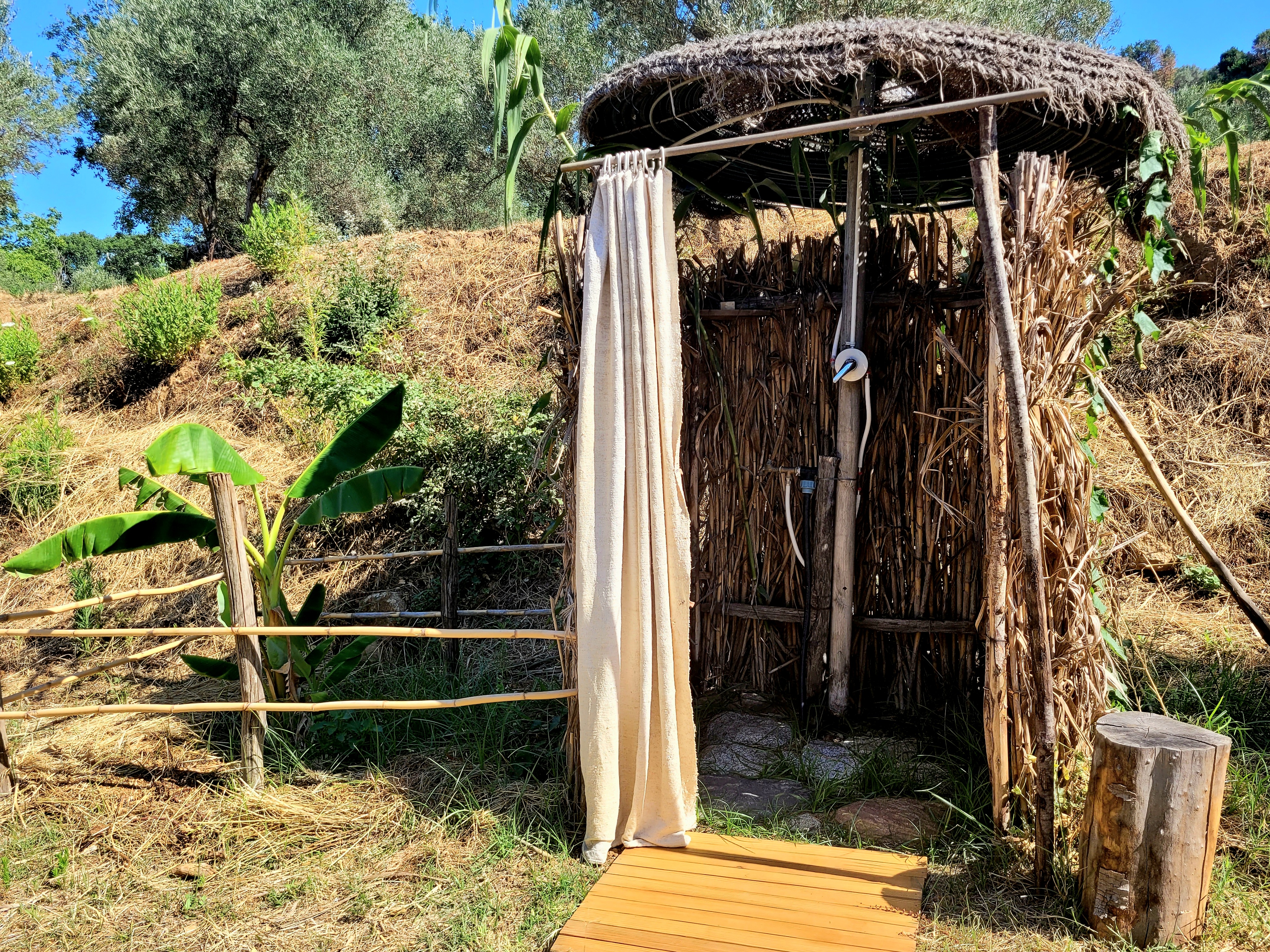 BELL TENT surrounded by greenery 10 km. from the Gulf of Squillace (Soverato. Cz)