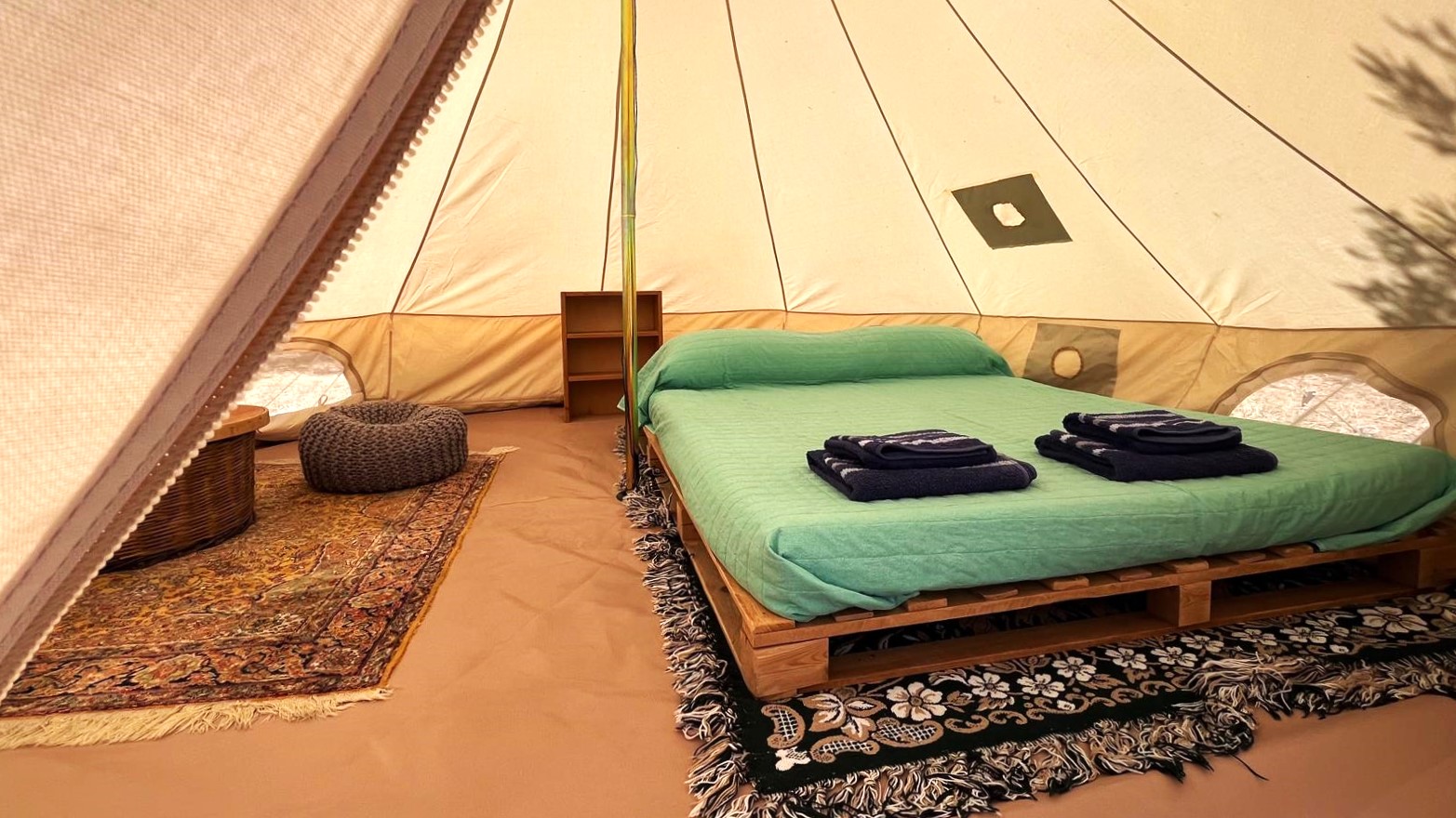 BELL TENT surrounded by greenery 10 km. from the Gulf of Squillace (Soverato. Cz)