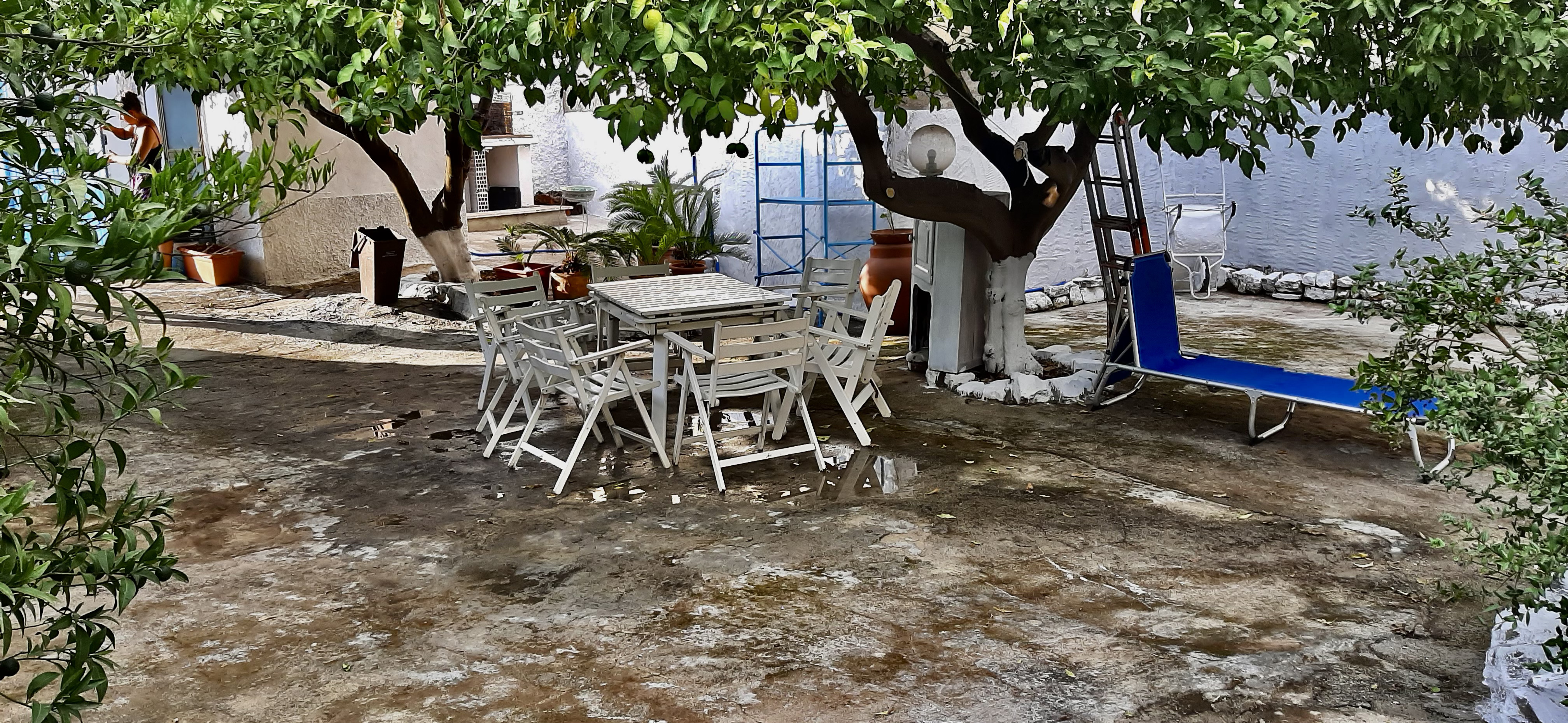 In tenda all’ombra degli alberi in un giardino a Pimentel