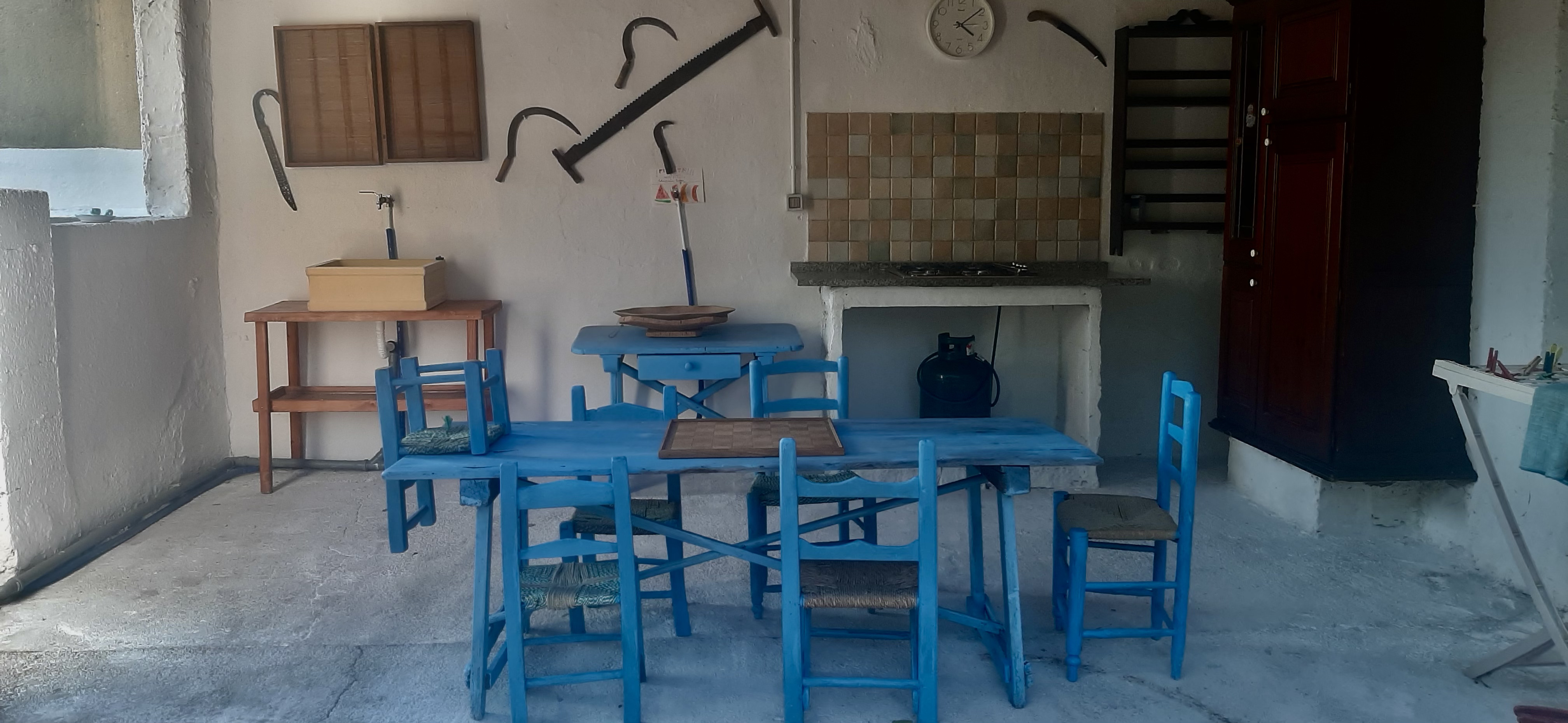 In tenda all’ombra degli alberi in un giardino a Pimentel