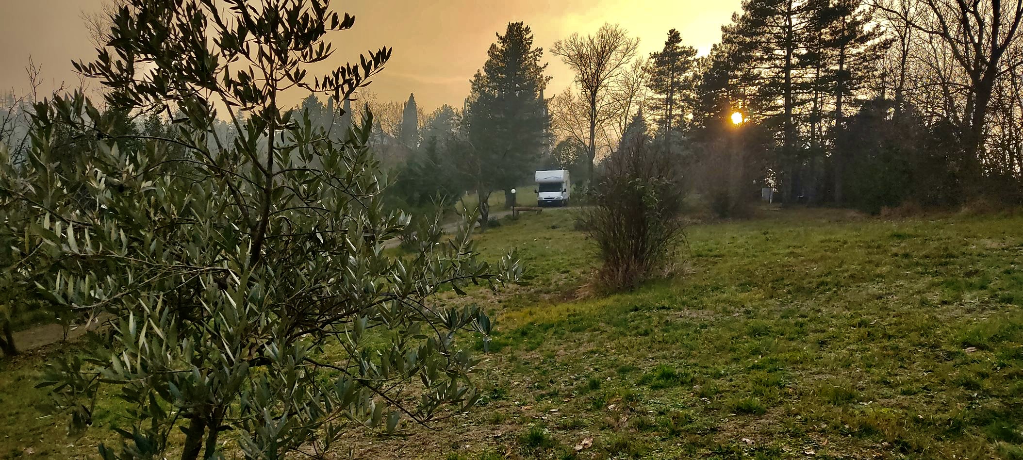 Spazio verde per camper , tende , roulotte