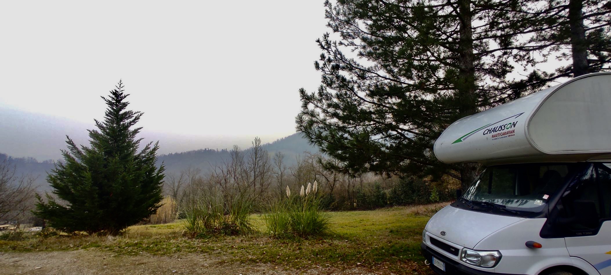 Spazio verde per camper , tende , roulotte