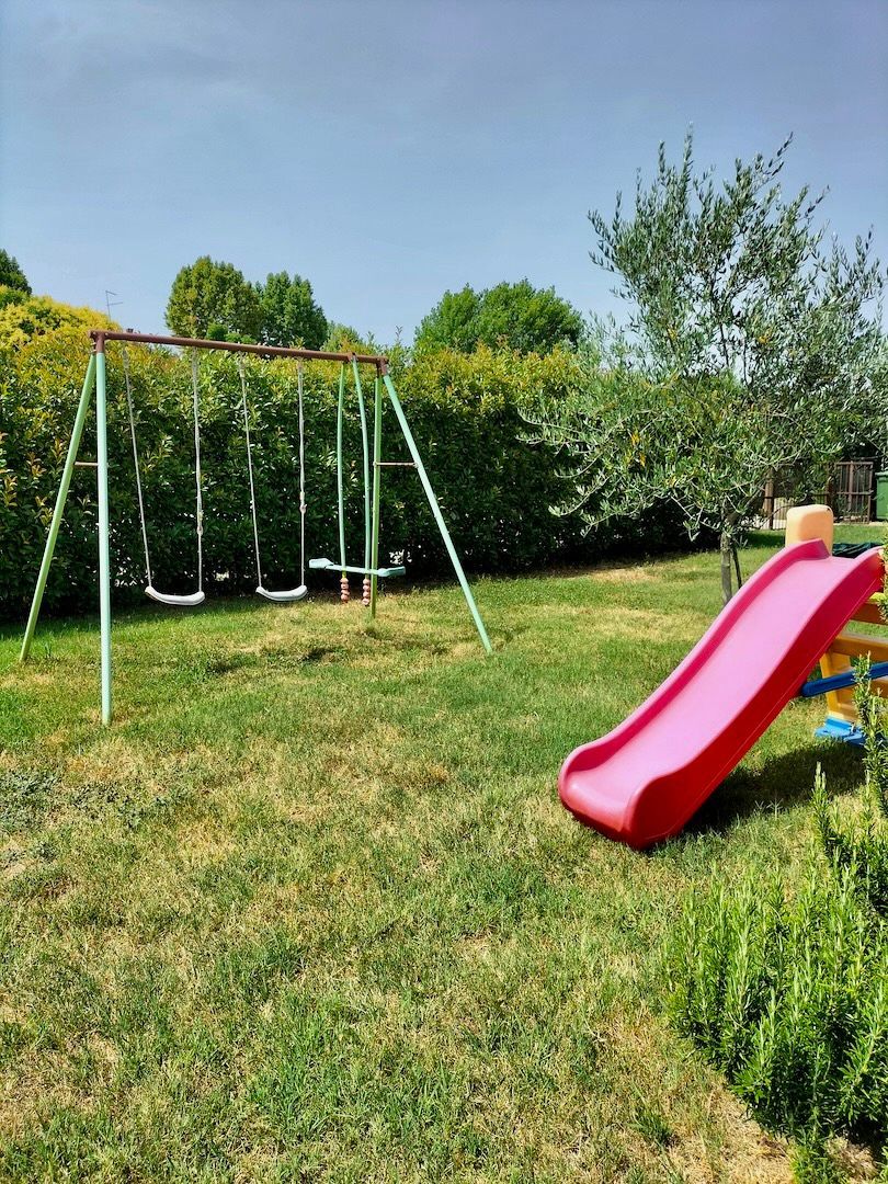 Grande giardino adatto a famiglie con bambini