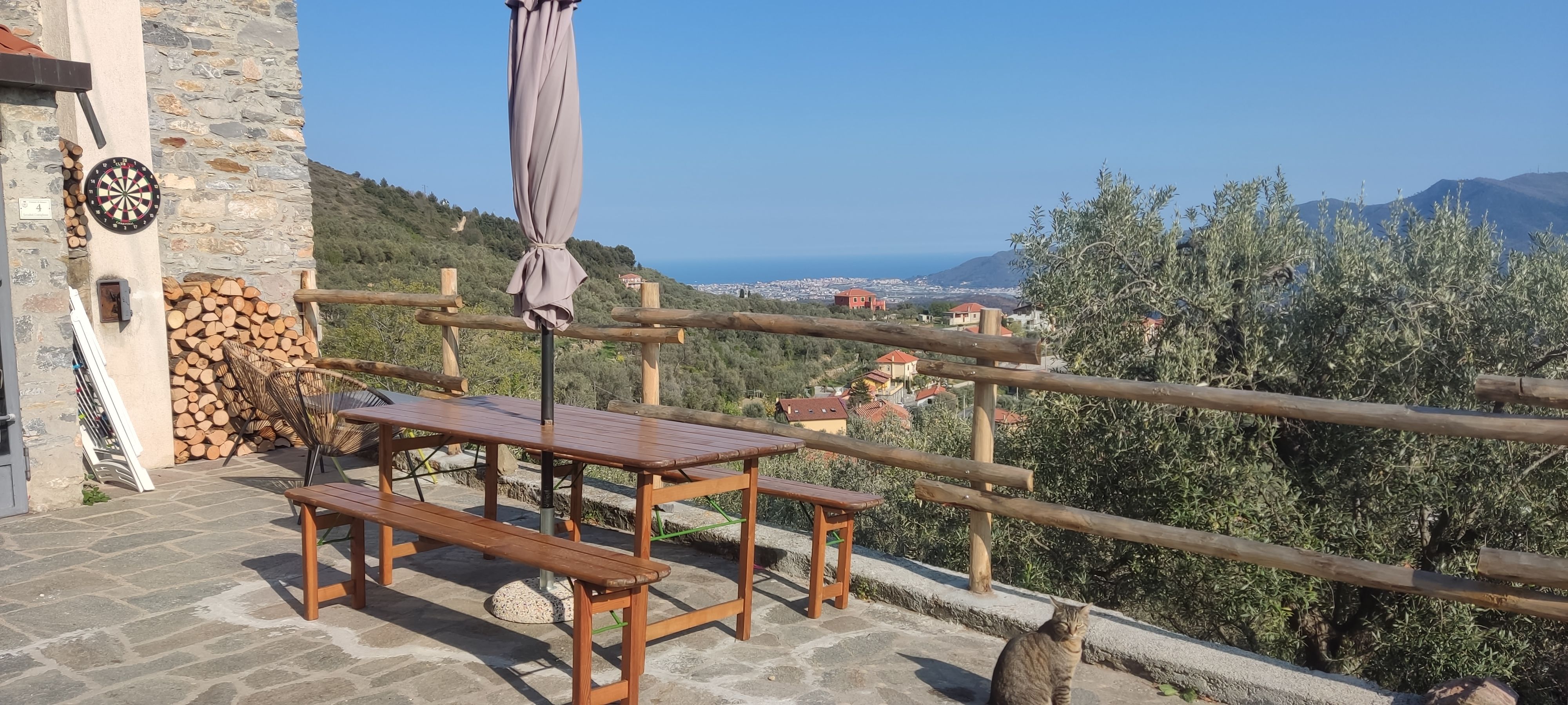 Bell Tent immersa nella natura di Arnasco, nel Ponente ligure