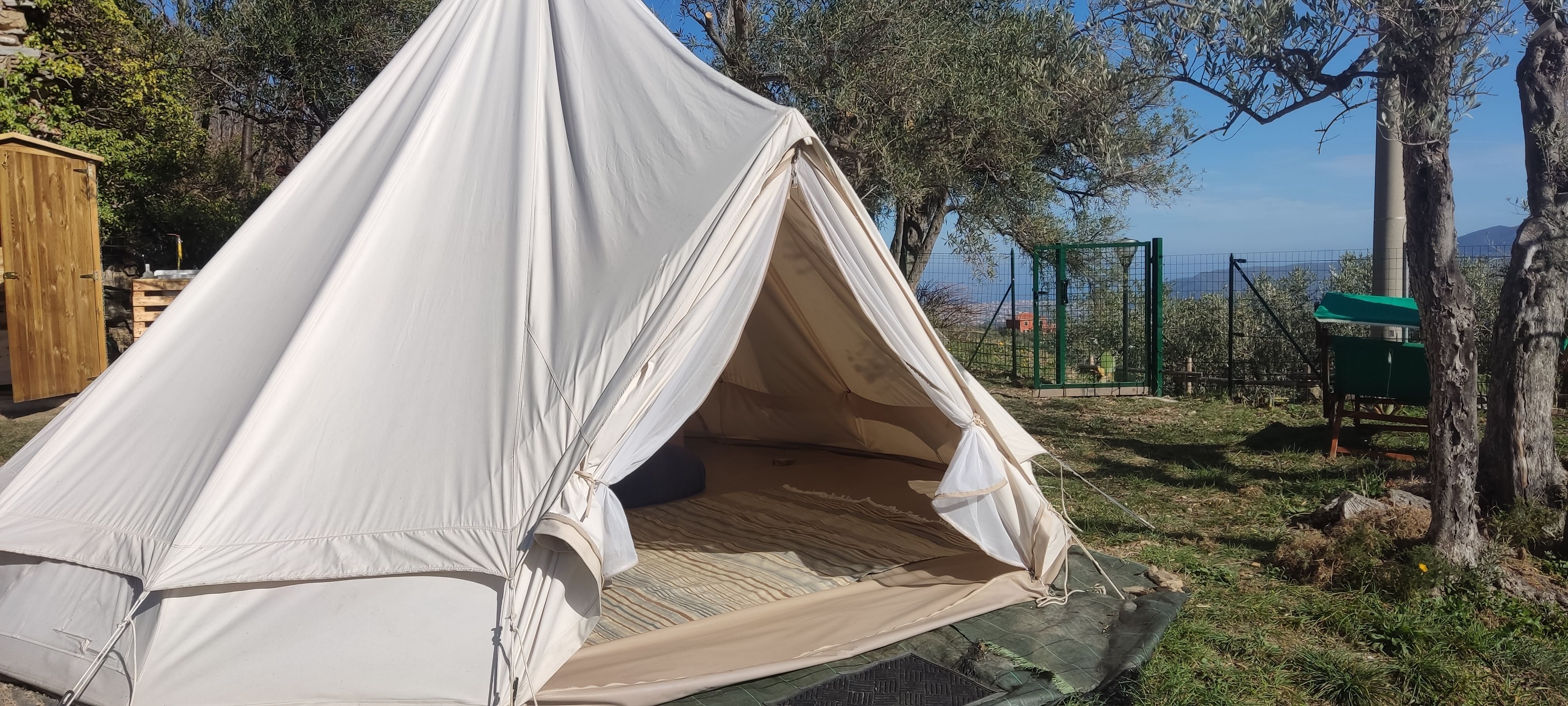 Bell Tent immersa nella natura di Arnasco, nel Ponente ligure