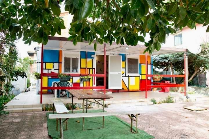 Nel giardino della Casetta Colorata: relax in natura a Catania