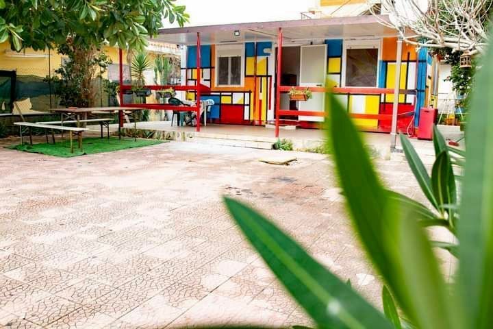 Nel giardino della Casetta Colorata: relax in natura a Catania