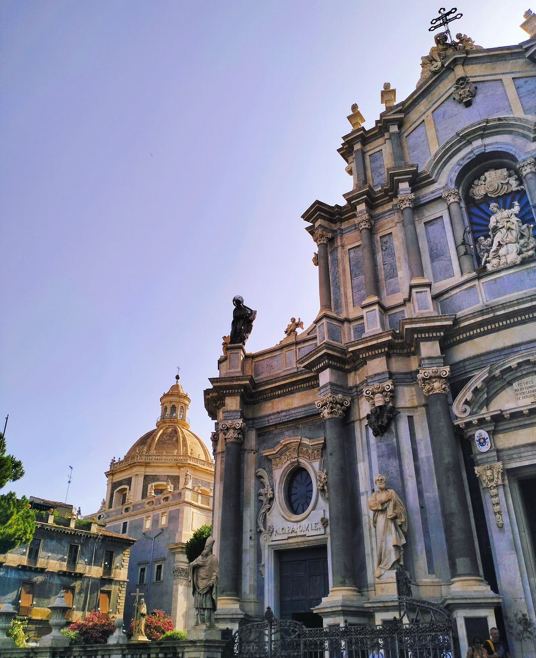 Nel giardino della Casetta Colorata: relax in natura a Catania