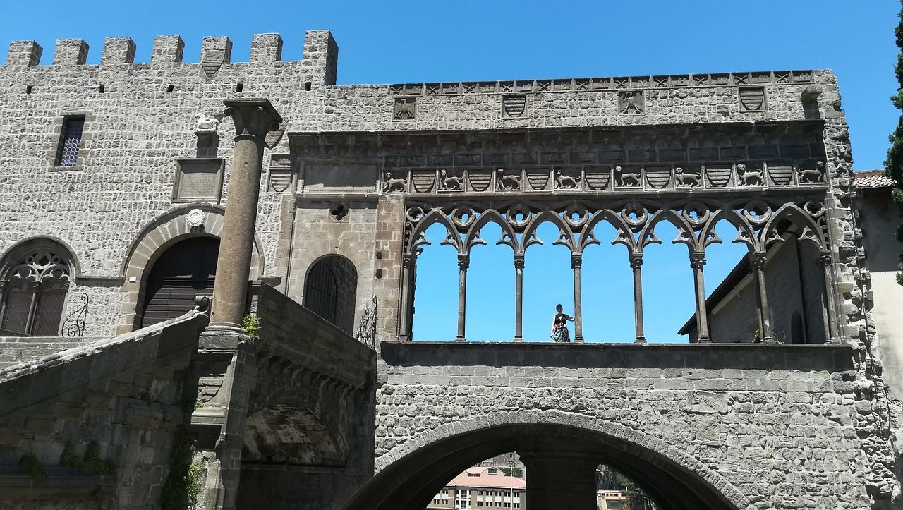 Piazzole selvagge, in Comunità Artistica e Autosufficiente.