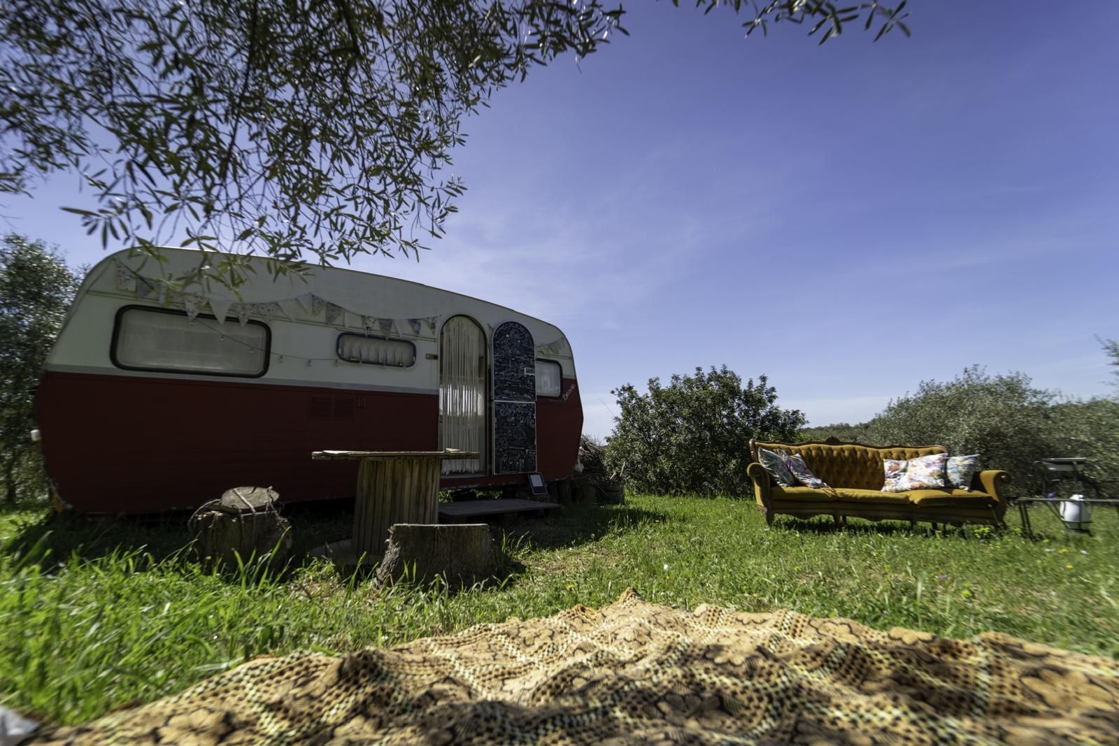 Roulotte vintage tra gli ulivi Sa Mola Glamping Experience