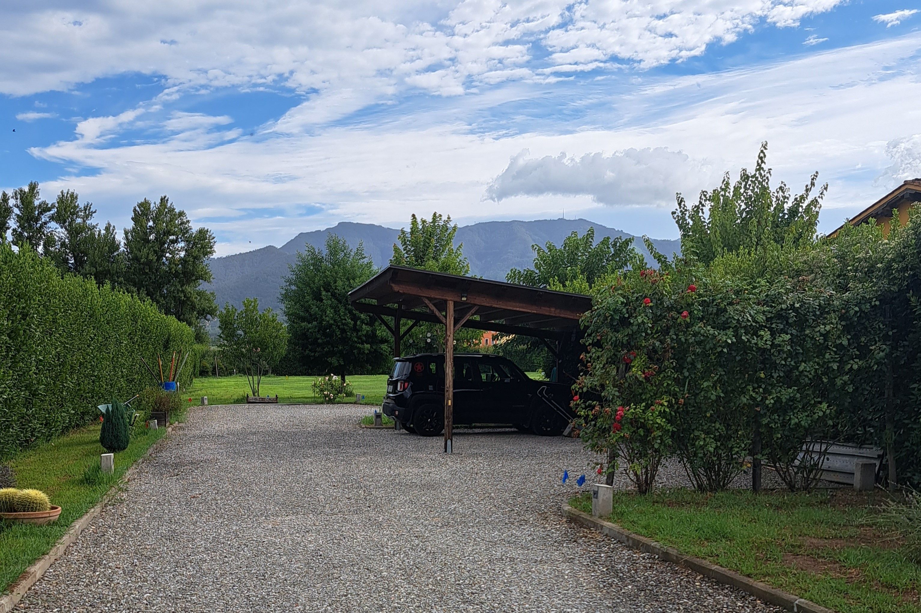 Panoramic motorhome sites near Lucca