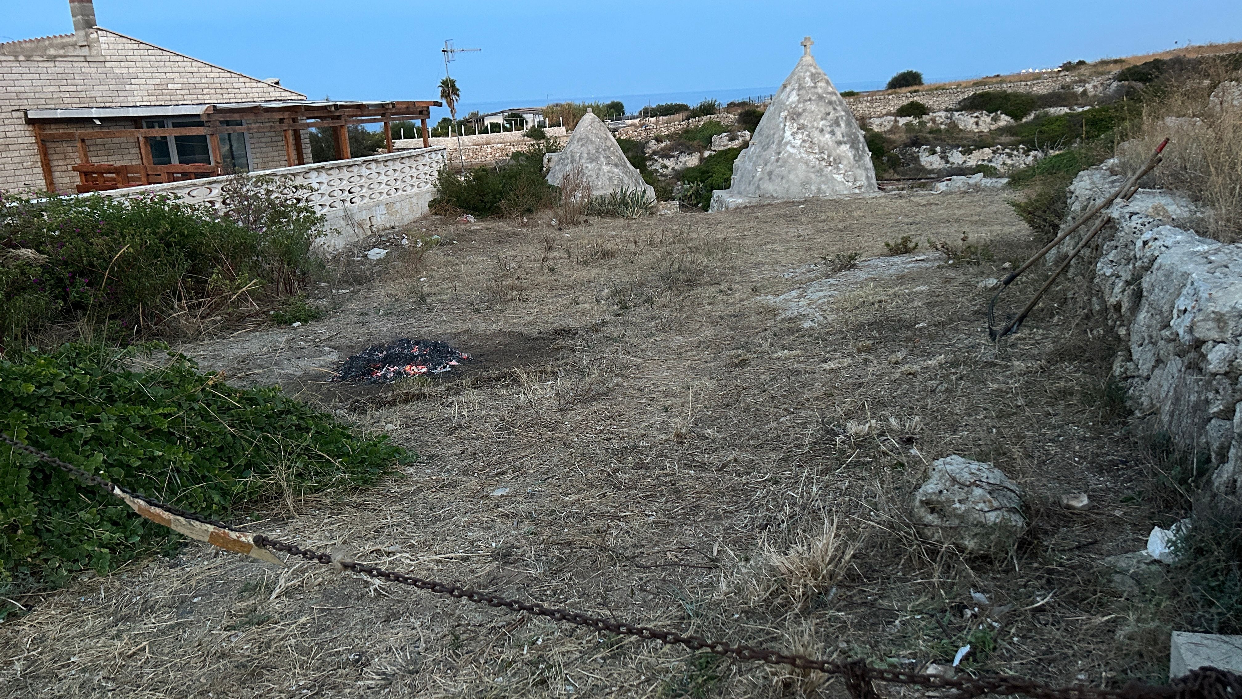 Piazzola con meravigliosa vista su trulli al mare