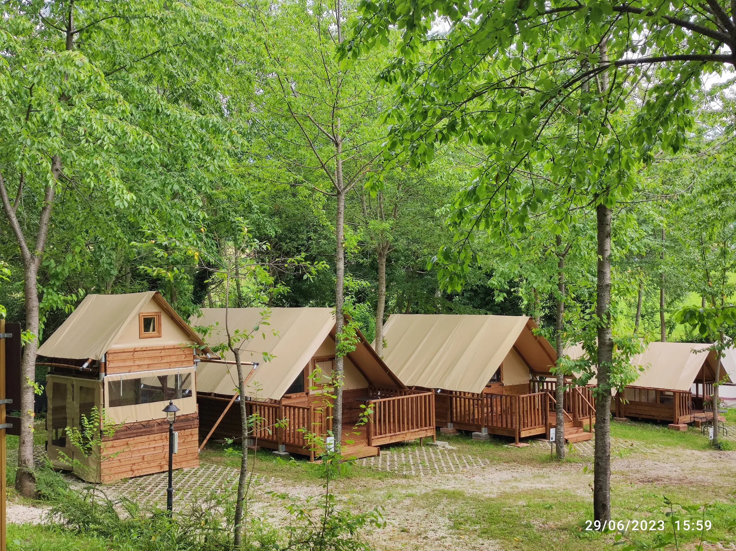 Glamping Saecula: Tenda Lodge Canadienne per la tua vacanza nelle Marche