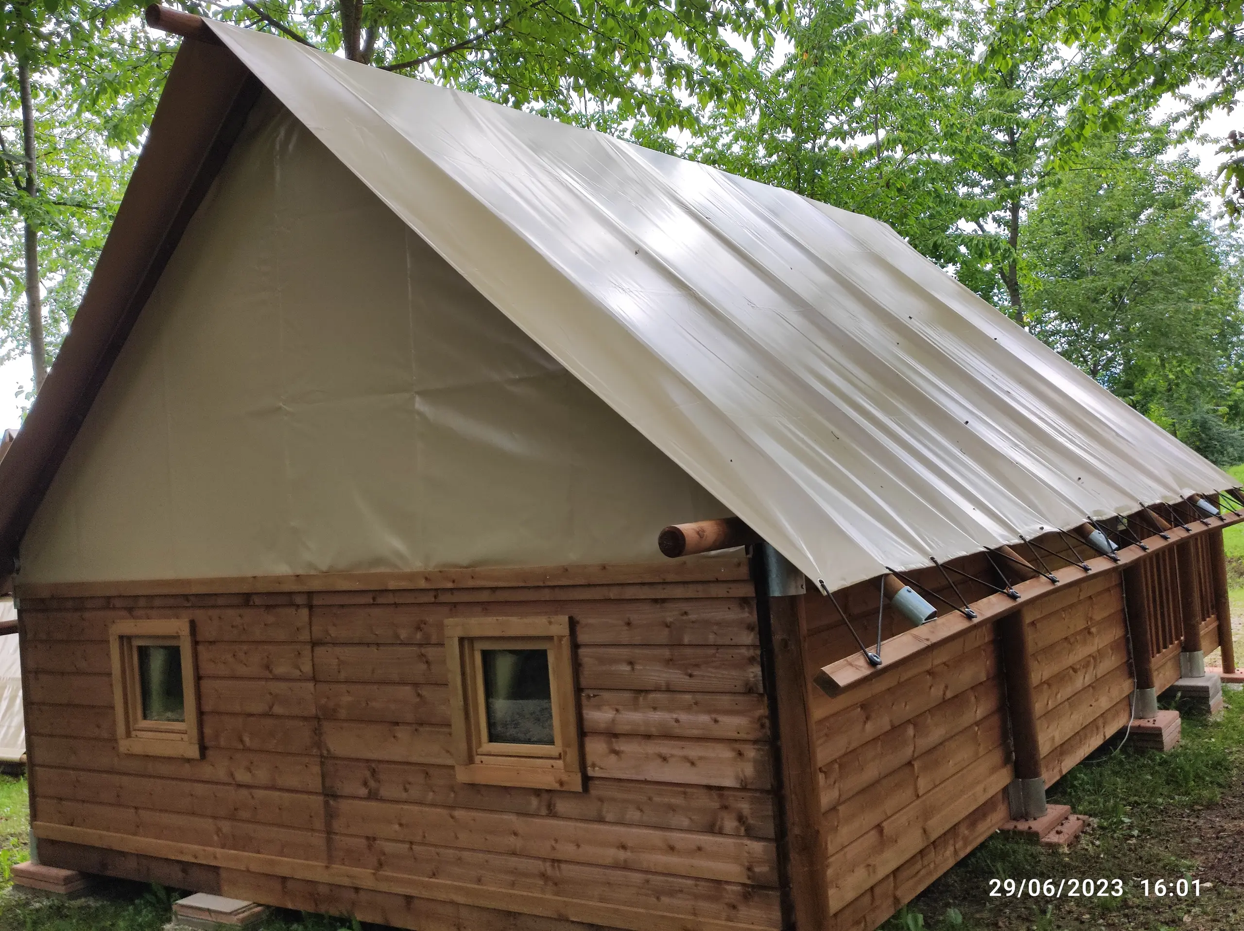Glamping Saecula: Tenda Lodge Canadienne per la tua vacanza nelle Marche