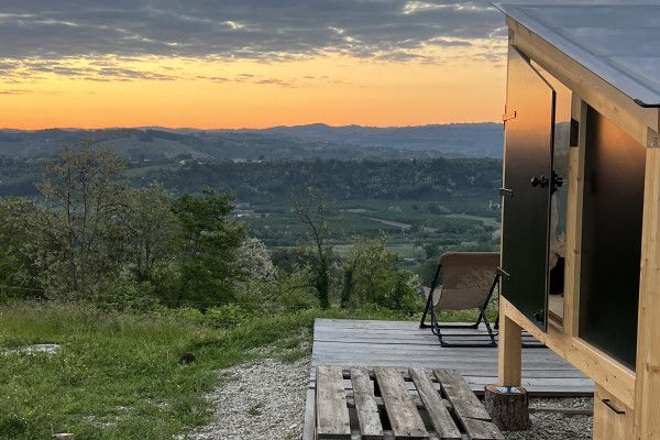 Glamping nelle Langhe nella skyroom per vedere le stelle