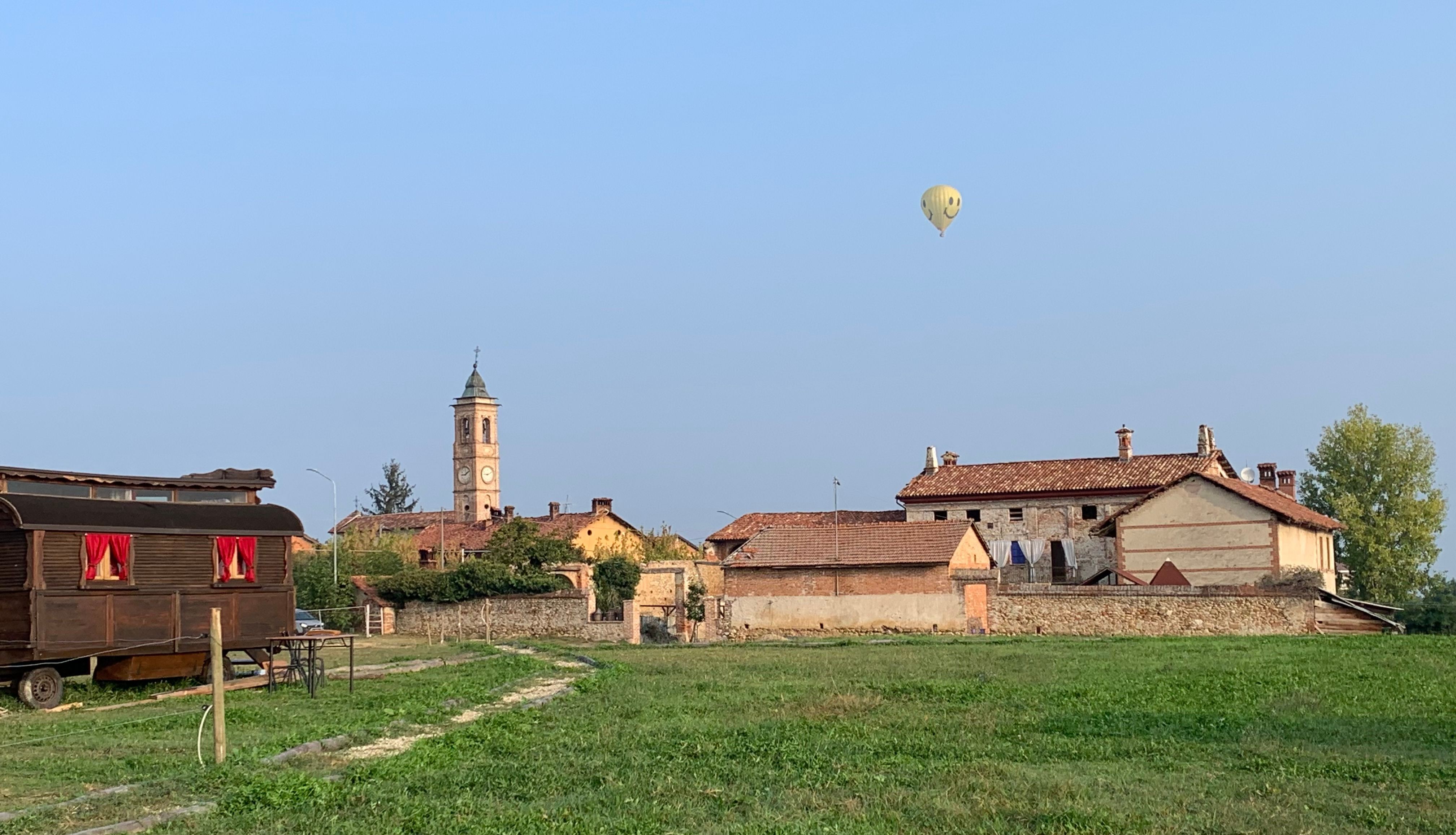 Glamping nelle Langhe nella skyroom per vedere le stelle