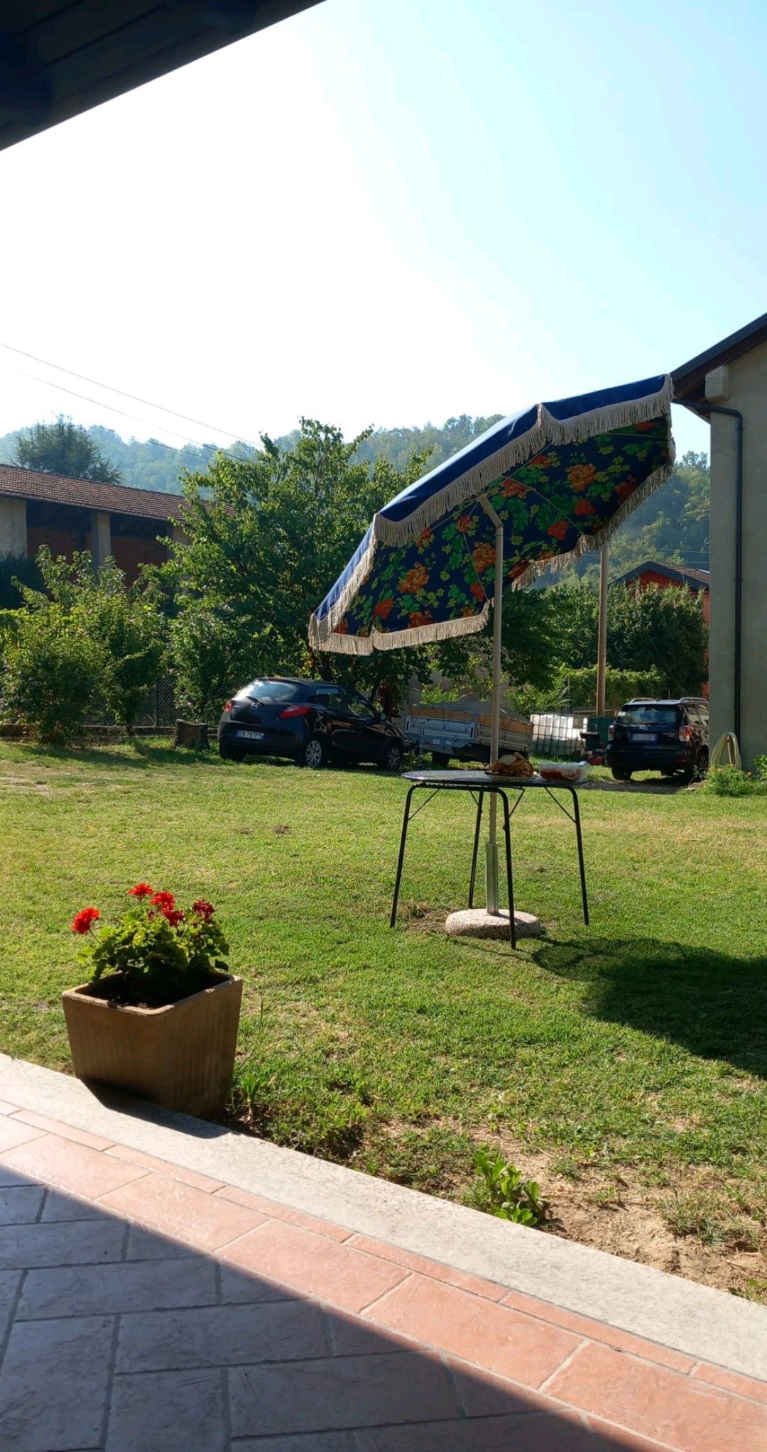 Piazzole in giardino recintato alta collina di Tortona a 20 km dal casello autostradale su A7.