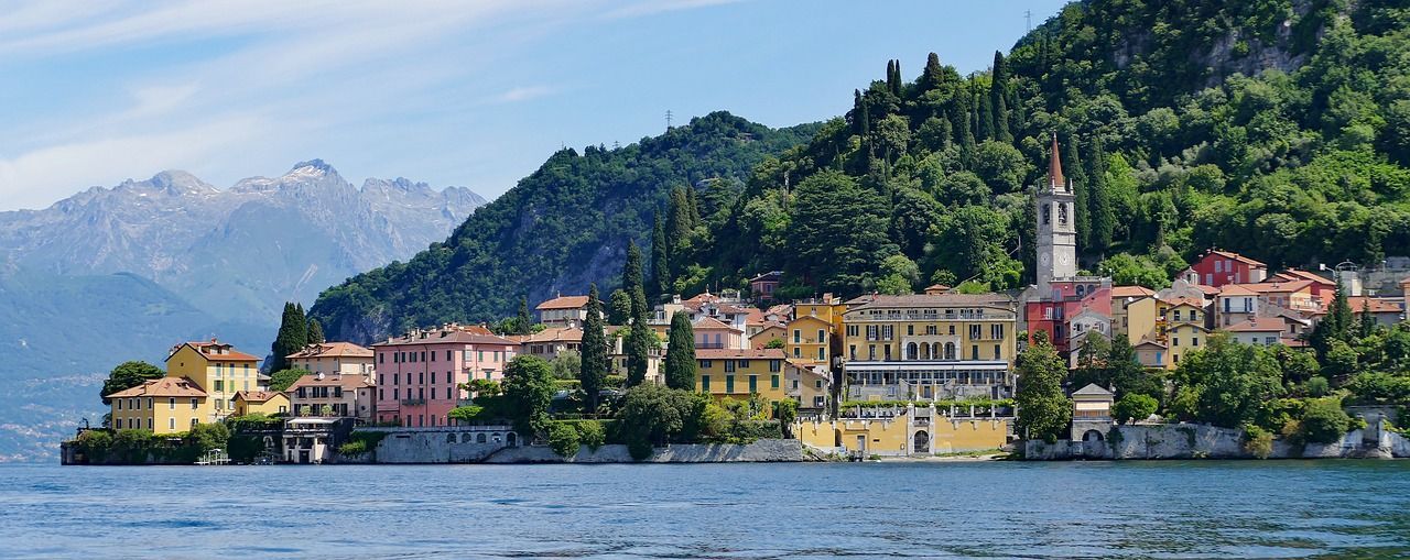 Roulotte immersa nel verde della Varenna