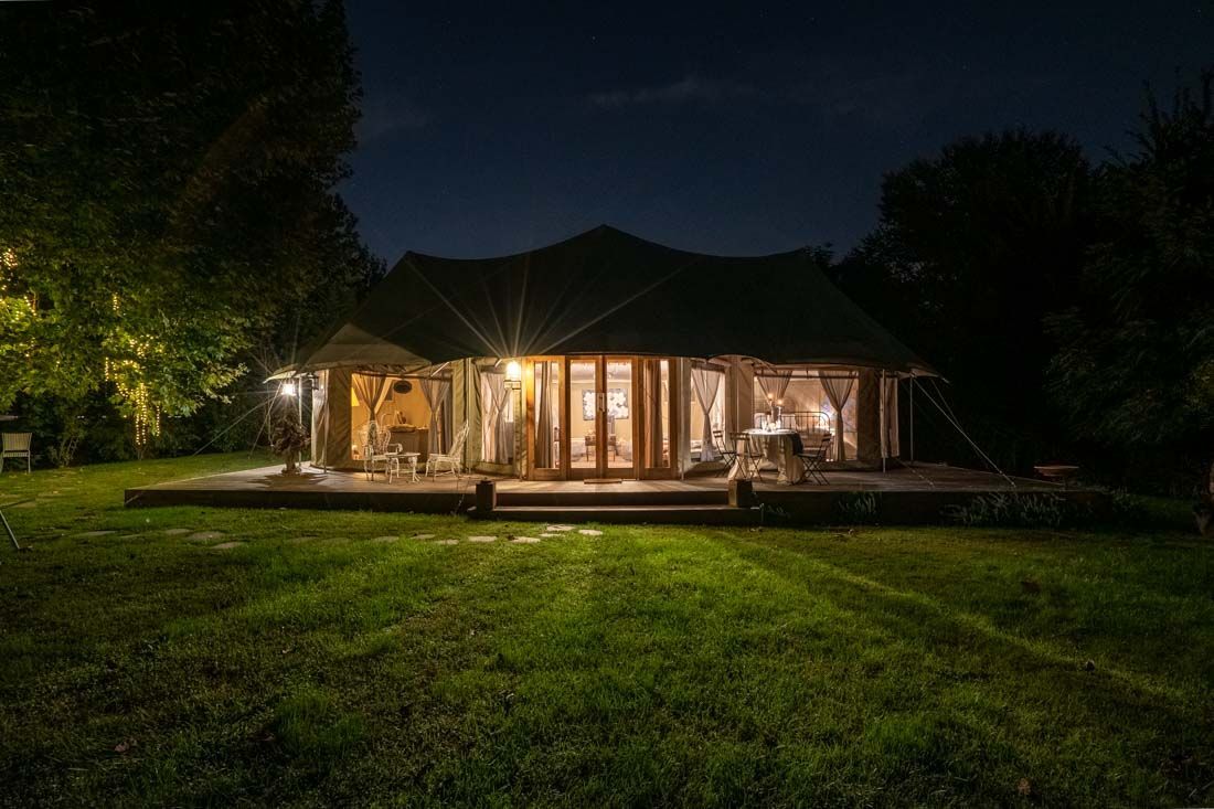 Tenda Deluxe Bamboo nel parco di una proprietà seicentesca vicino a Venezia