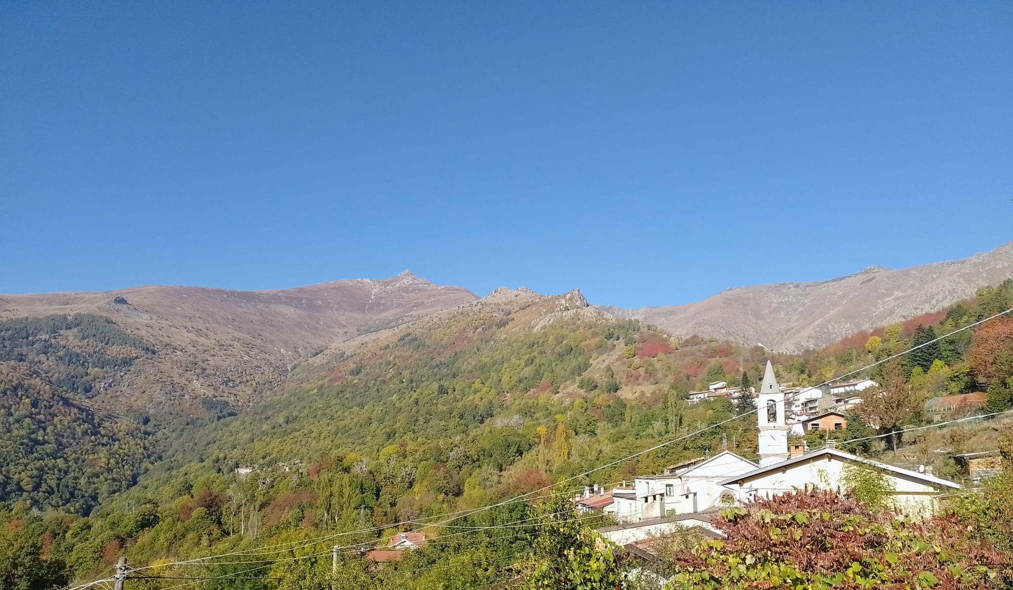 Piazzole tenda nella natura dell'Alta Val Tanaro, sulle Alpi Liguri