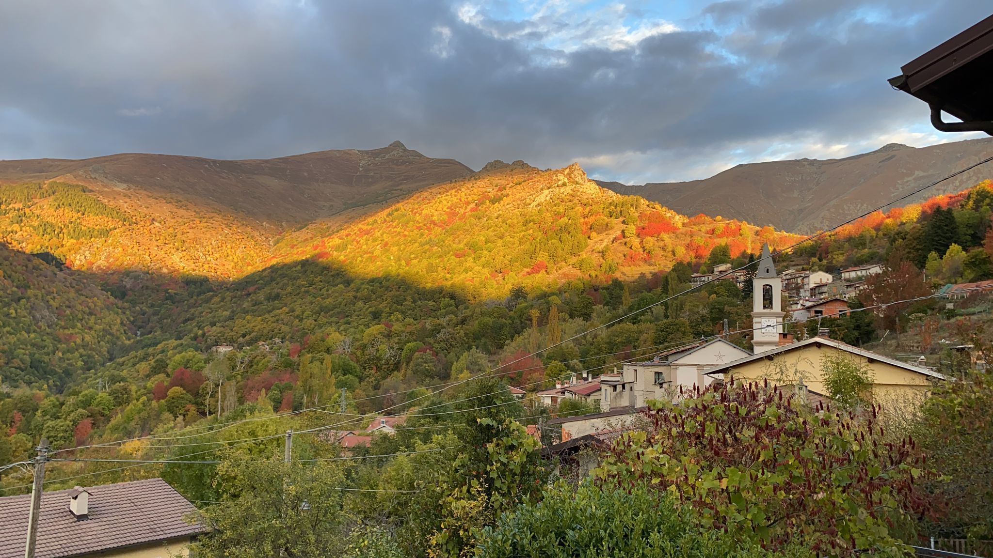 Piazzole tenda nella natura dell'Alta Val Tanaro, sulle Alpi Liguri