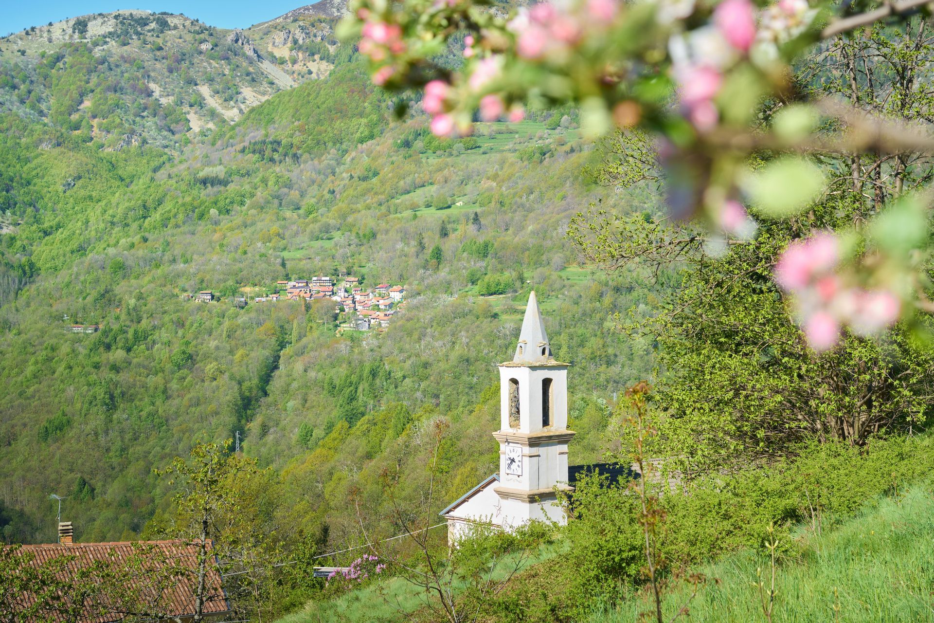 Glamping in a tipi Indian tent in the beautiful environment of the Ligurian Alps