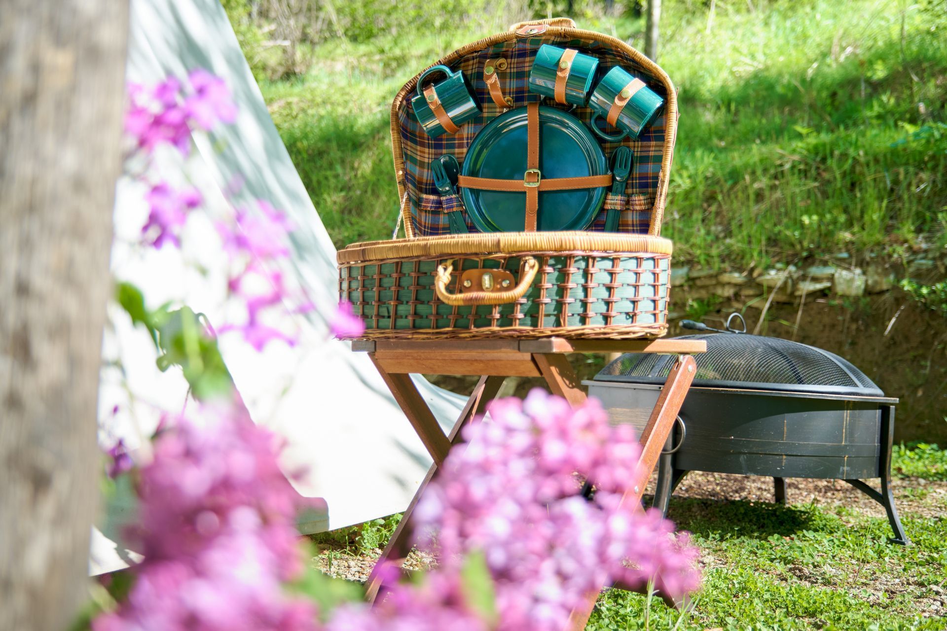 Glamping in a tipi Indian tent in the beautiful environment of the Ligurian Alps