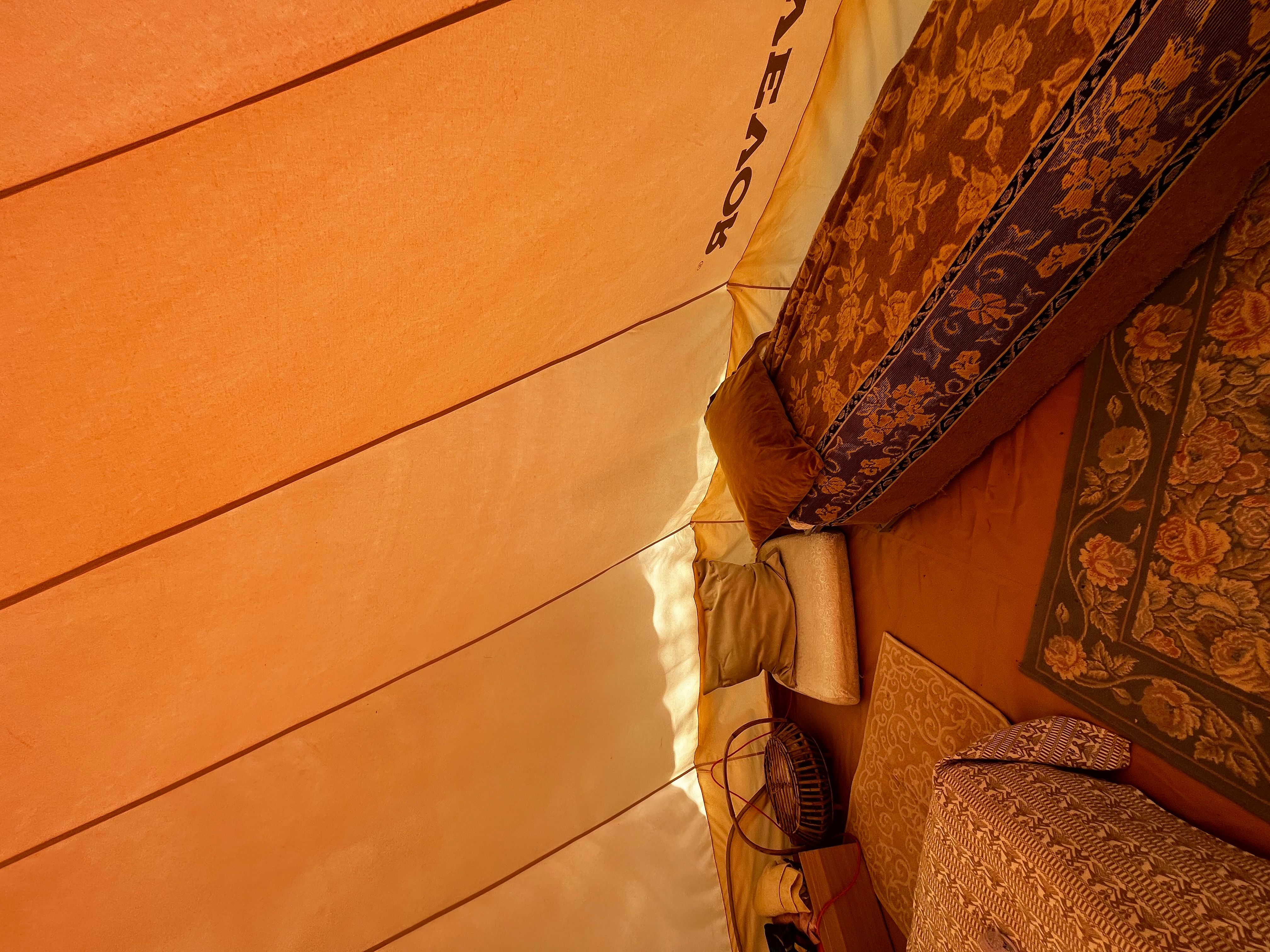 In Sardegna, una Tenda glamping tra gli eucalipto